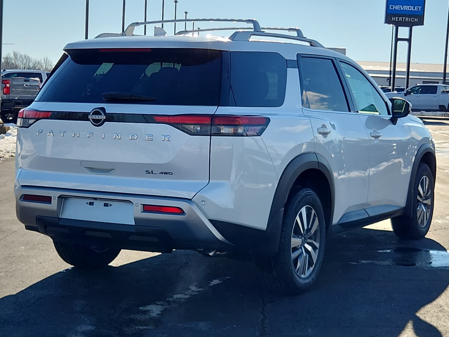 2025 Nissan Pathfinder SL photo 3