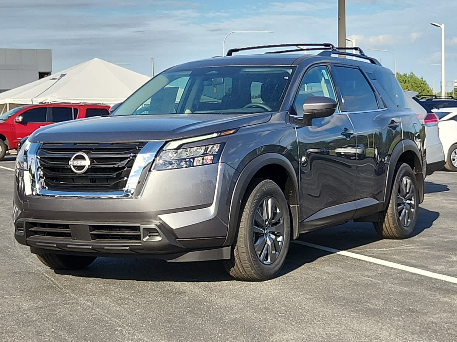 2025 Nissan Pathfinder SV's photo