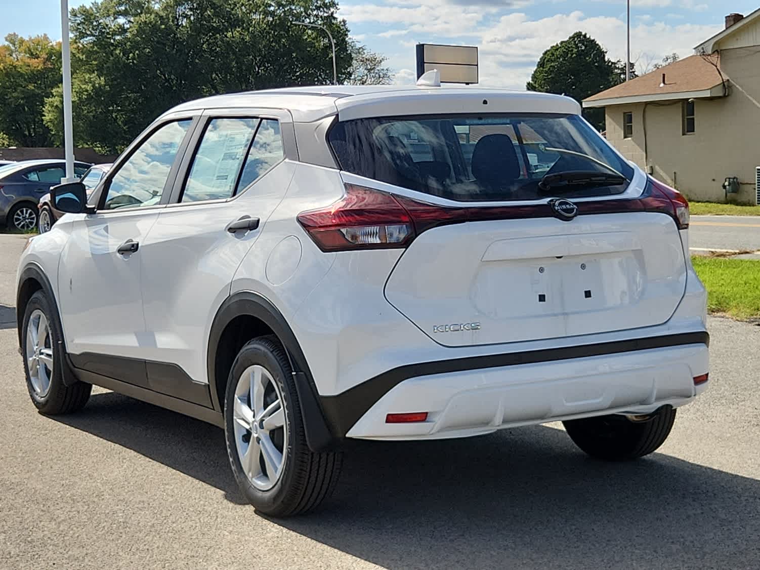 2025 Nissan Kicks Play S photo 3