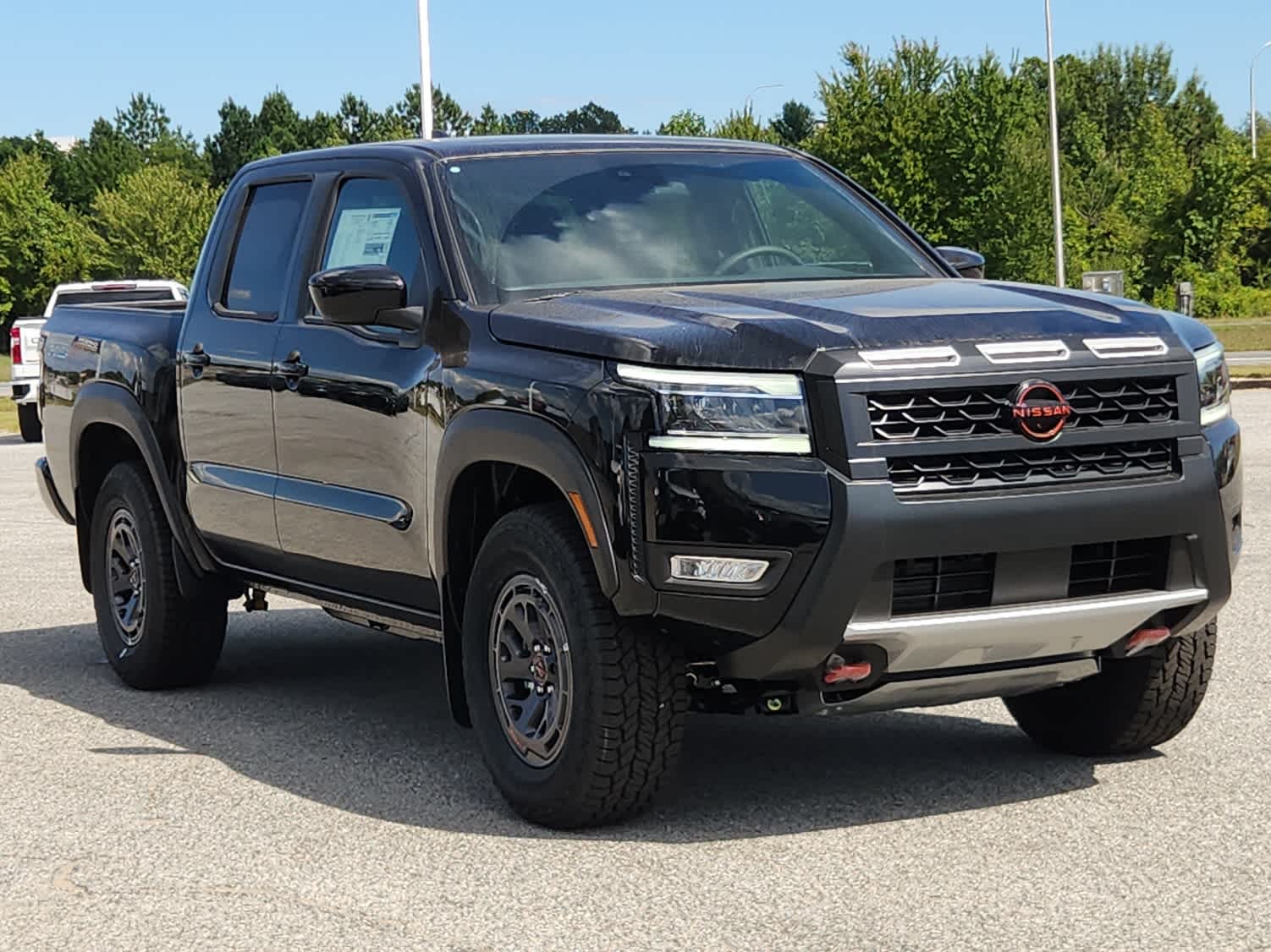 2025 Nissan Frontier PRO-4X Crew Cab photo 2