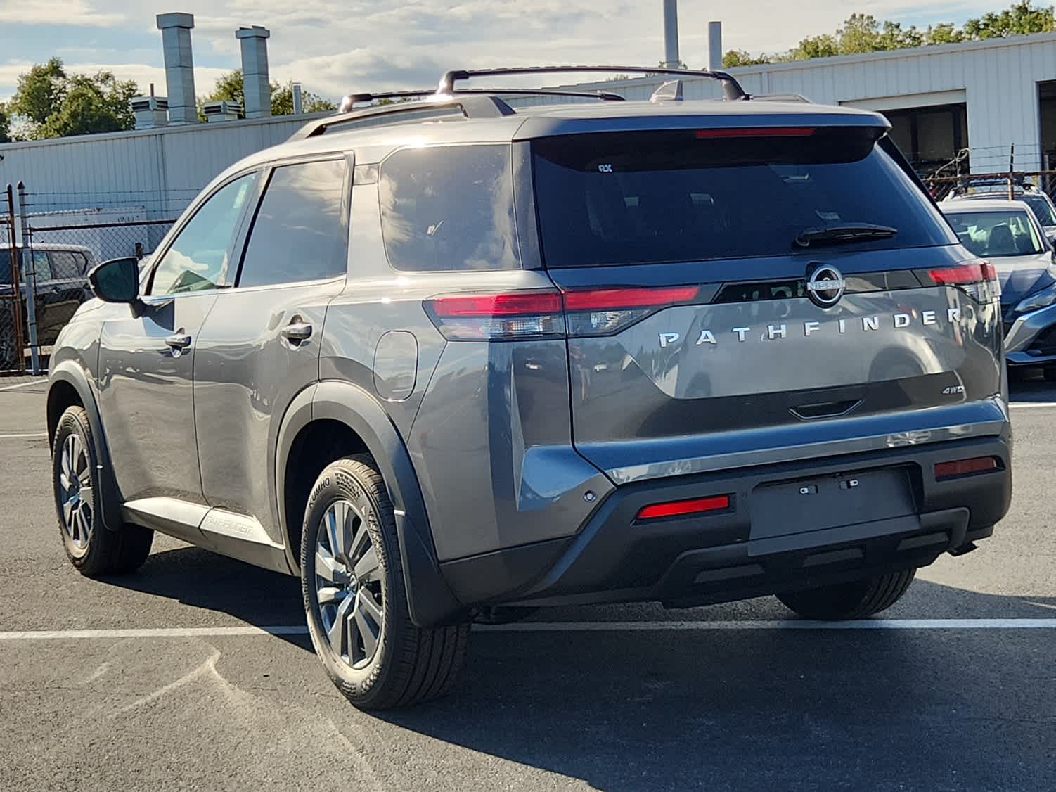 2025 Nissan Pathfinder SV photo 4