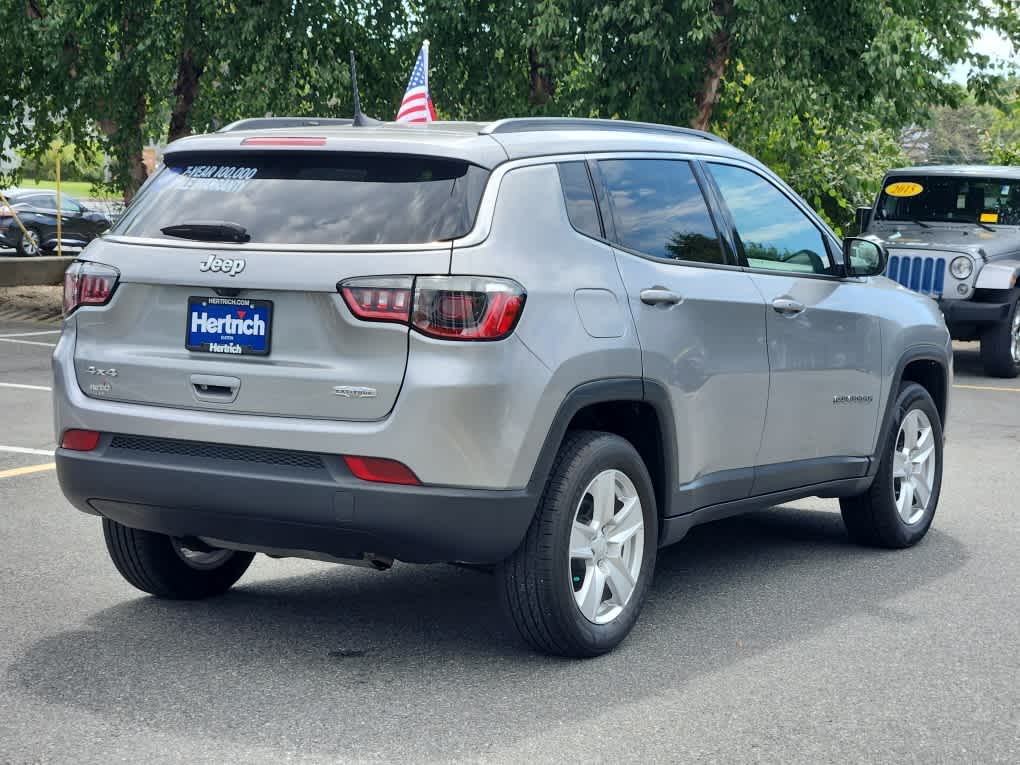 2022 Jeep Compass Latitude photo 3