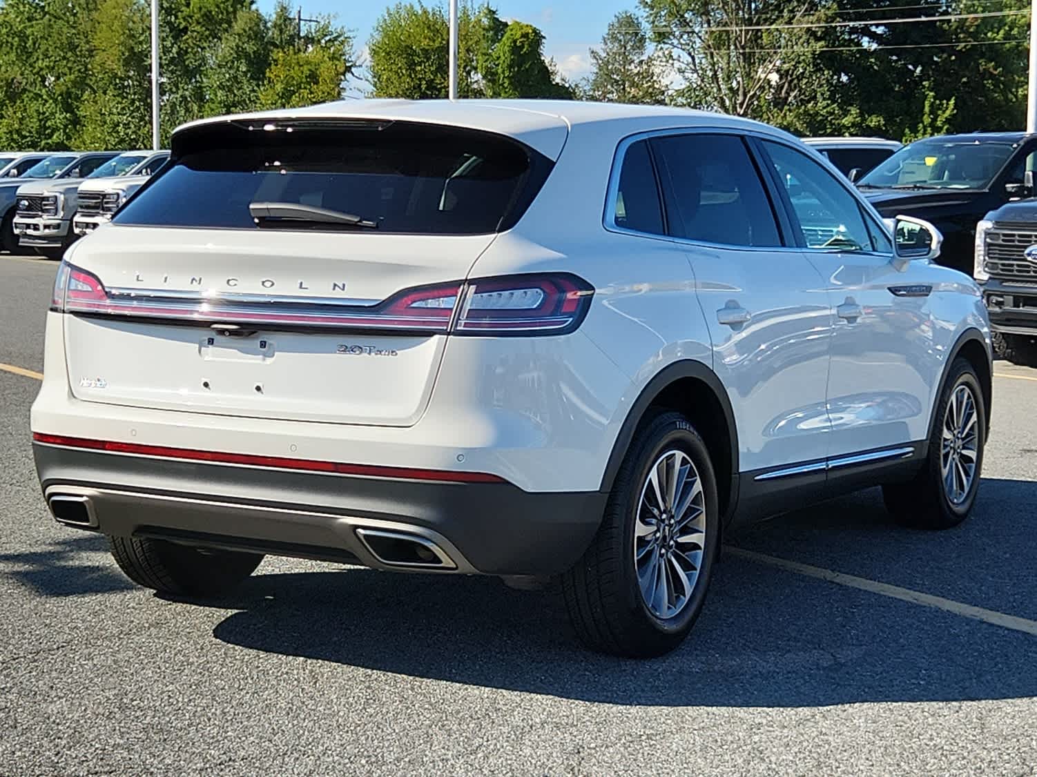 2020 Lincoln Nautilus Standard photo 3