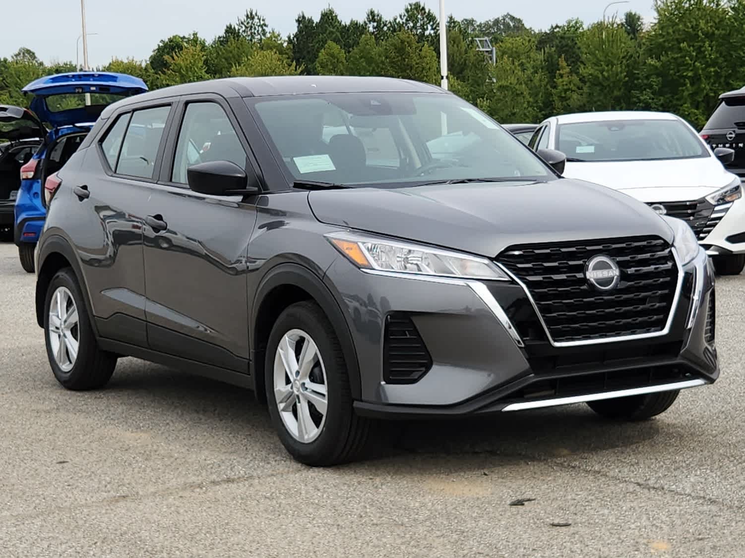 2025 Nissan Kicks Play S photo 2