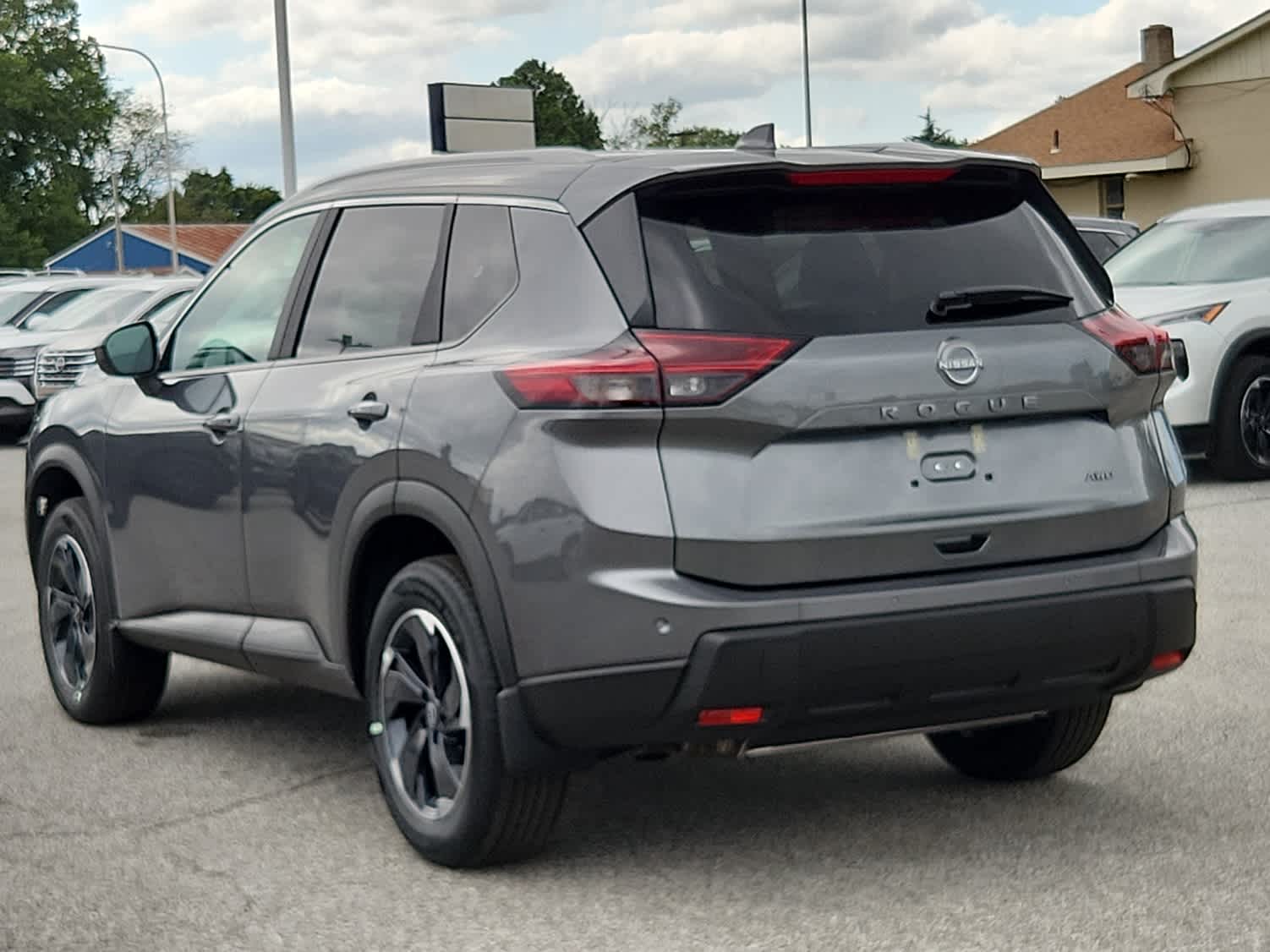 2026 Nissan Rogue SV photo 3