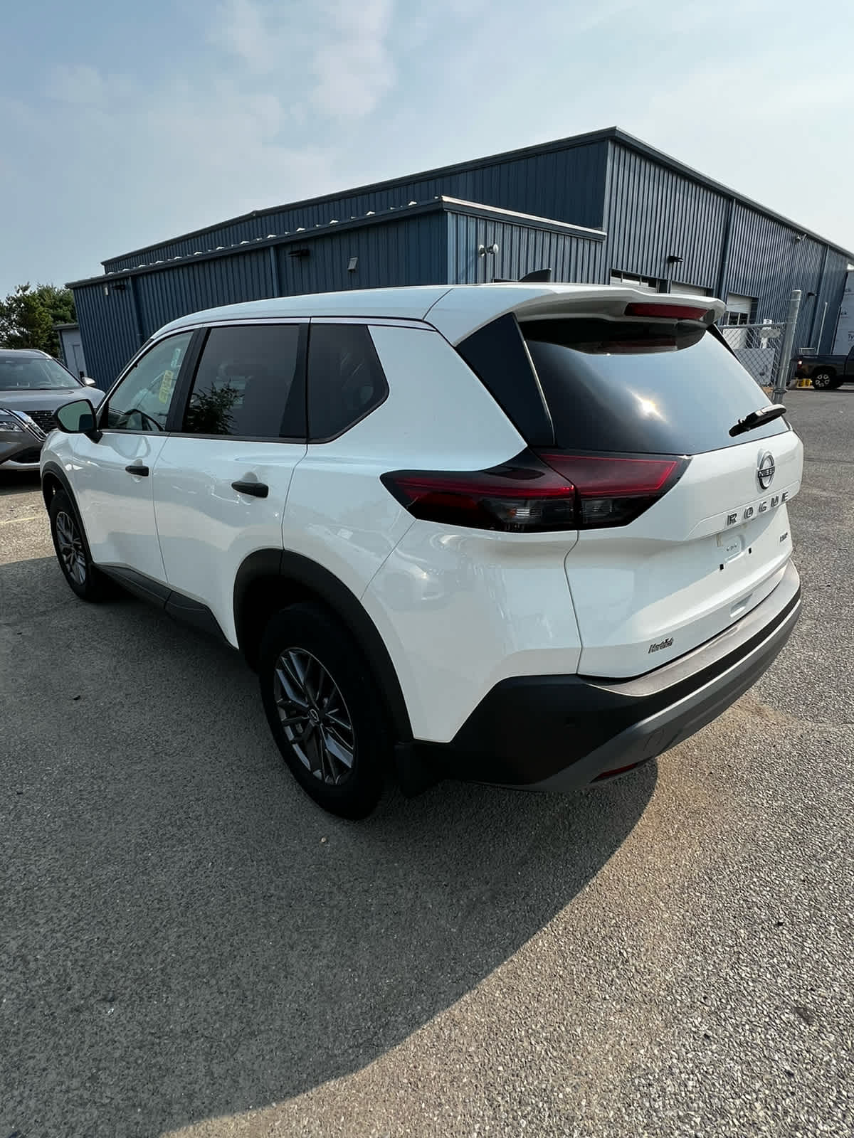 2023 Nissan Rogue S photo 3