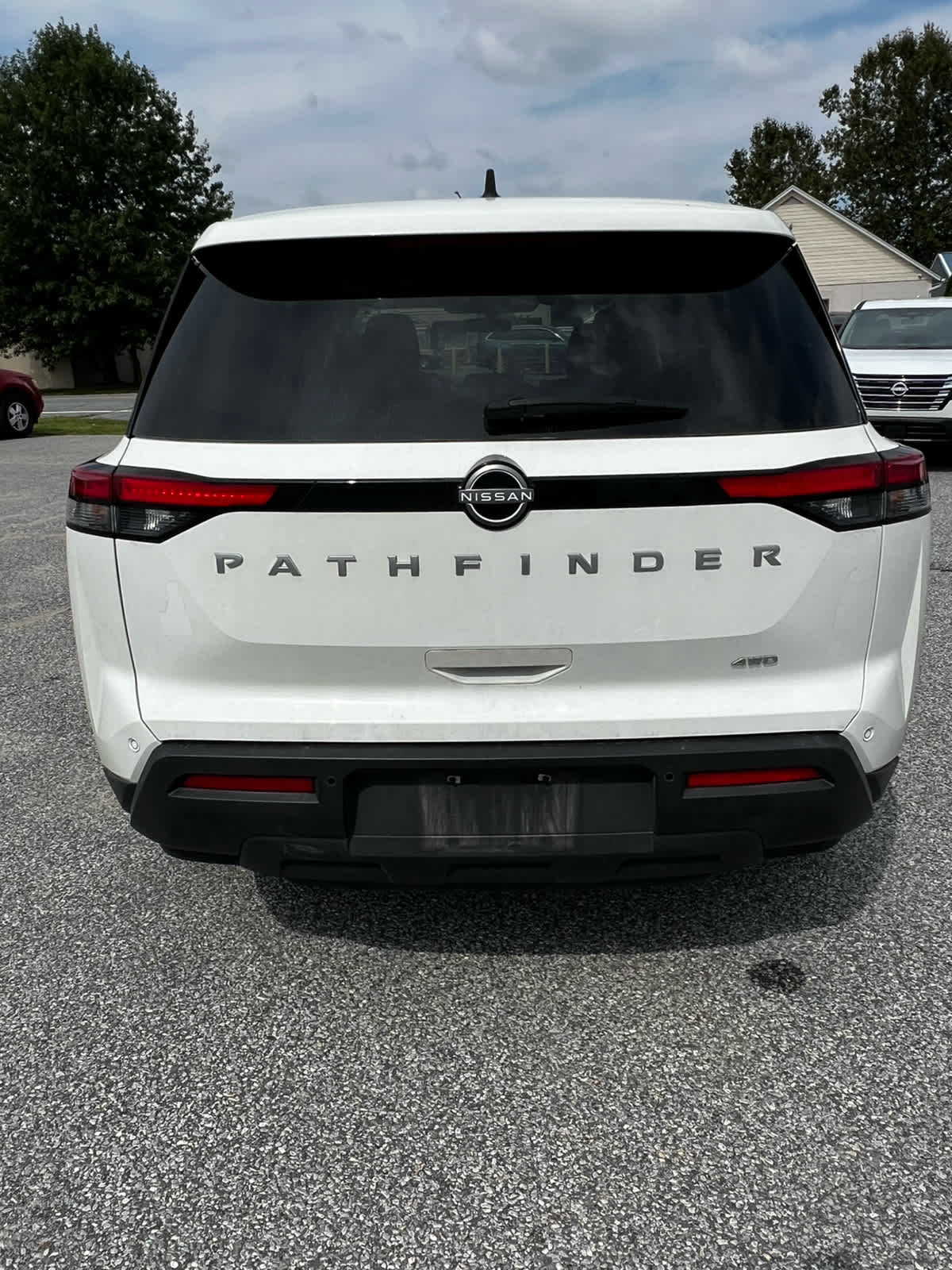 2024 Nissan Pathfinder S photo 2