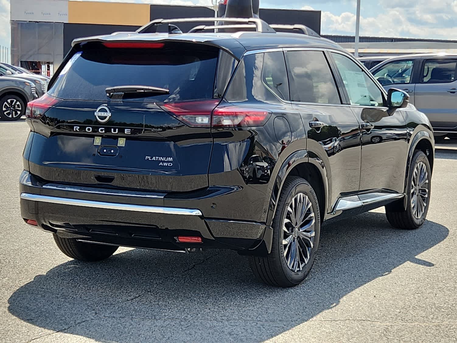 2026 Nissan Rogue Platinum photo 2