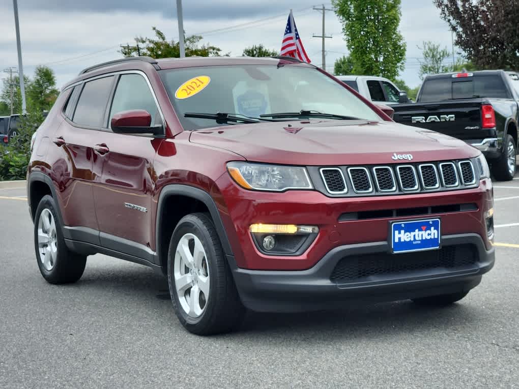 2021 Jeep Compass Latitude photo 2