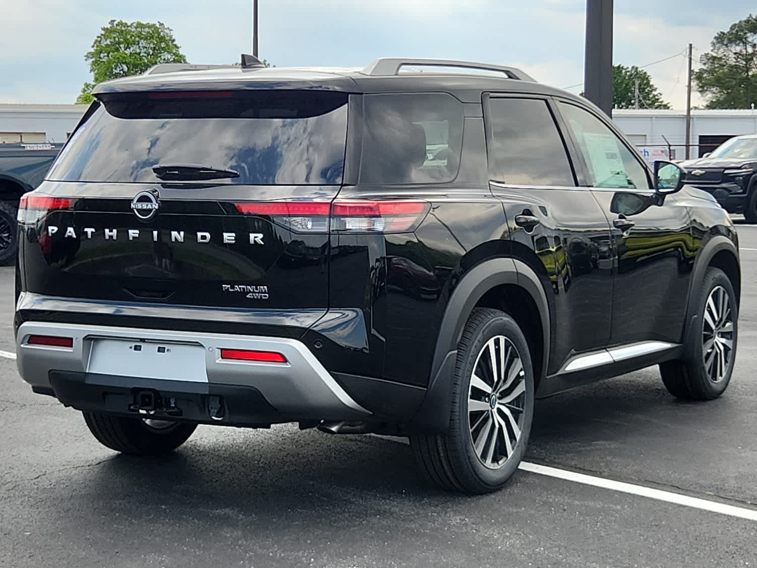 2025 Nissan Pathfinder Platinum photo 3