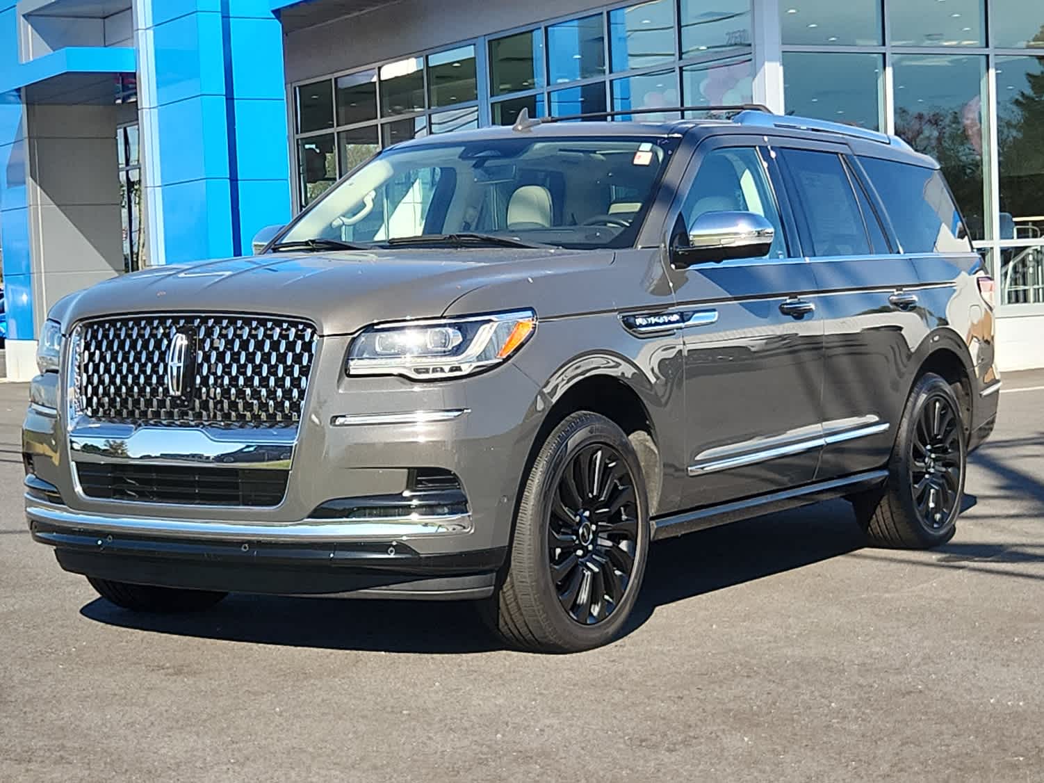 2022 Lincoln Navigator Black Label's photo