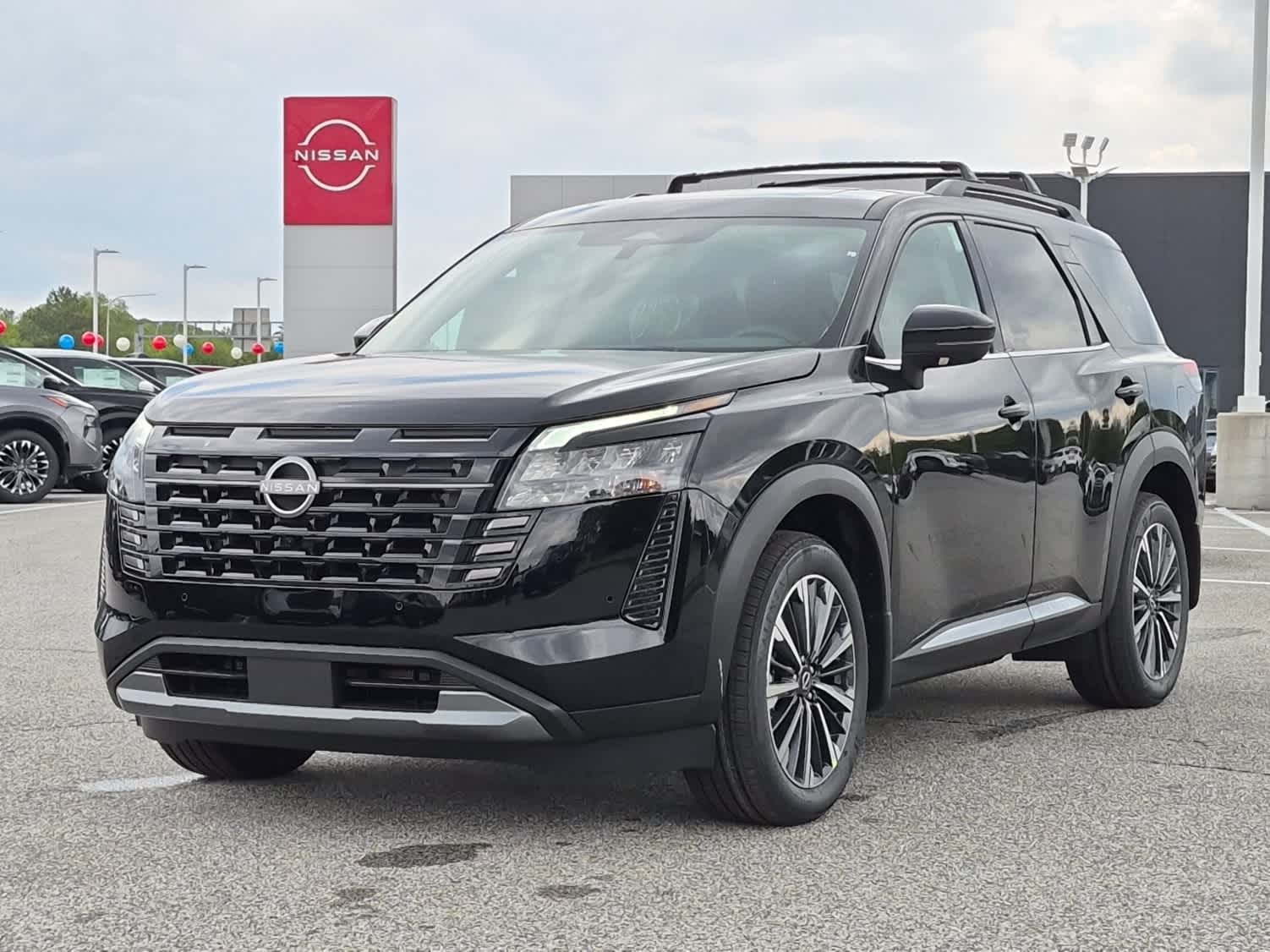 2026 Nissan Pathfinder Platinum 4WD's photo