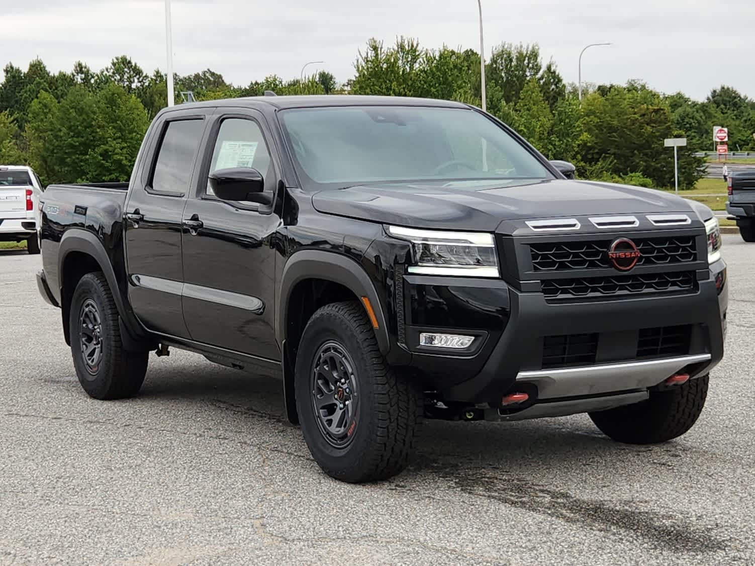 2025 Nissan Frontier PRO-4X Crew Cab photo 2