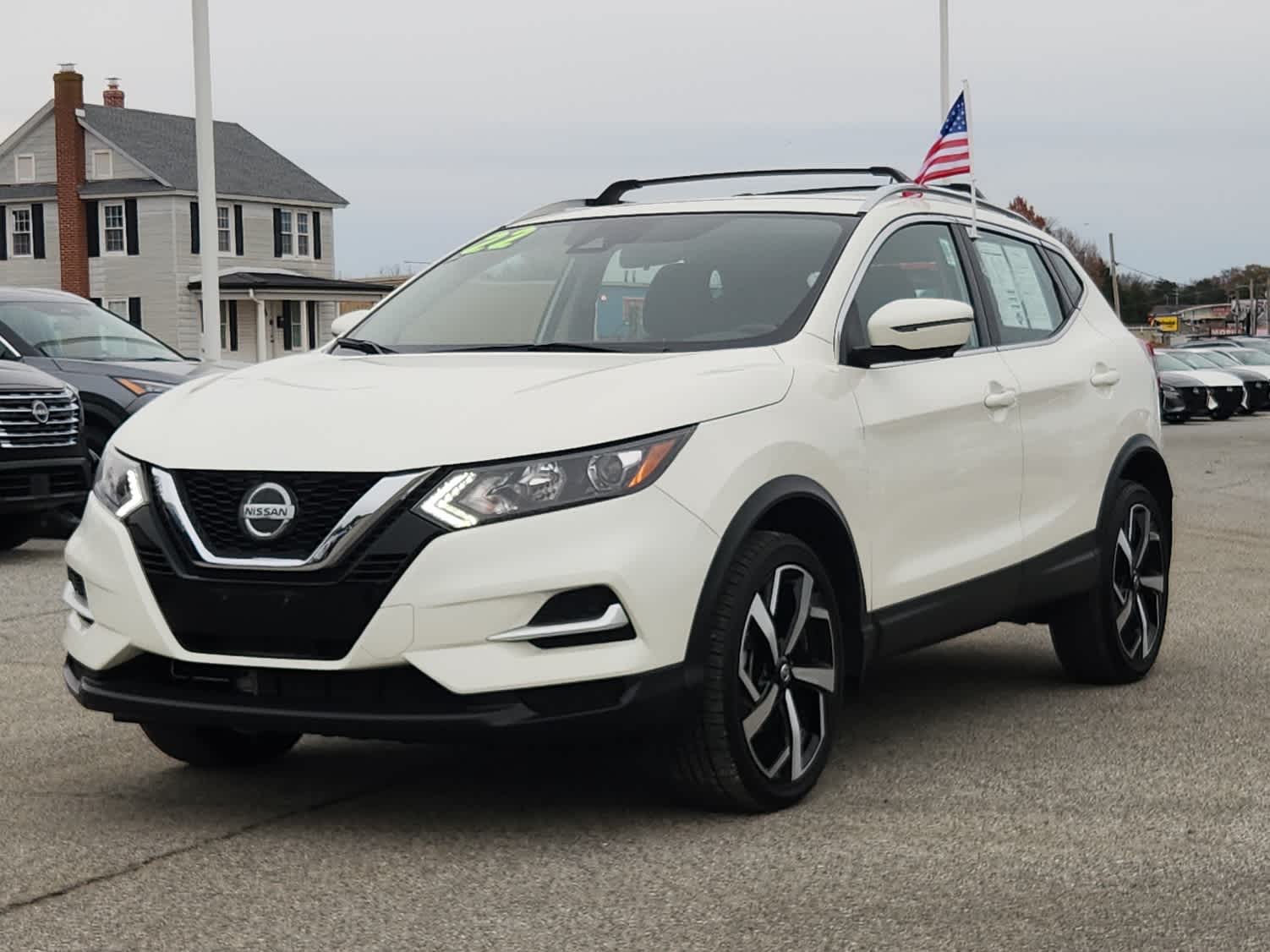 2022 Nissan Rogue Sport SL's photo