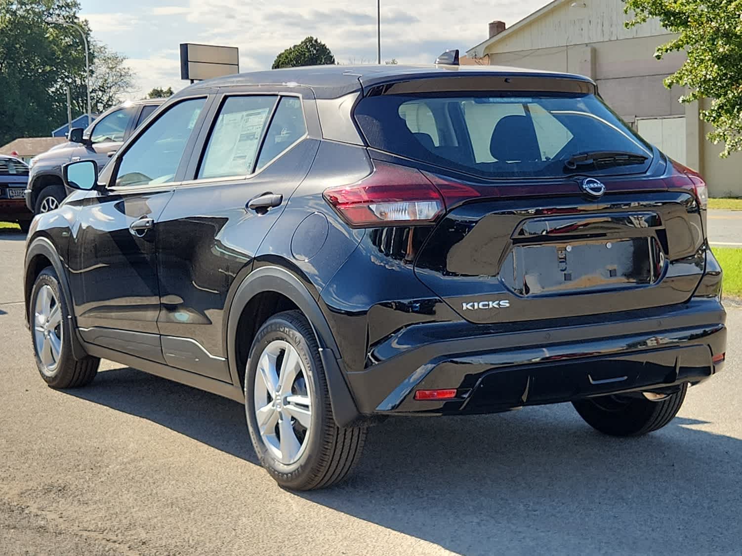 2025 Nissan Kicks Play S photo 3