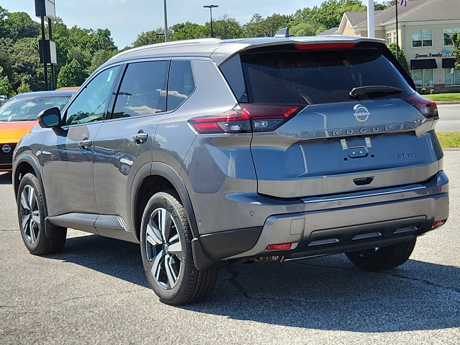 2024 Nissan Rogue SL photo 2