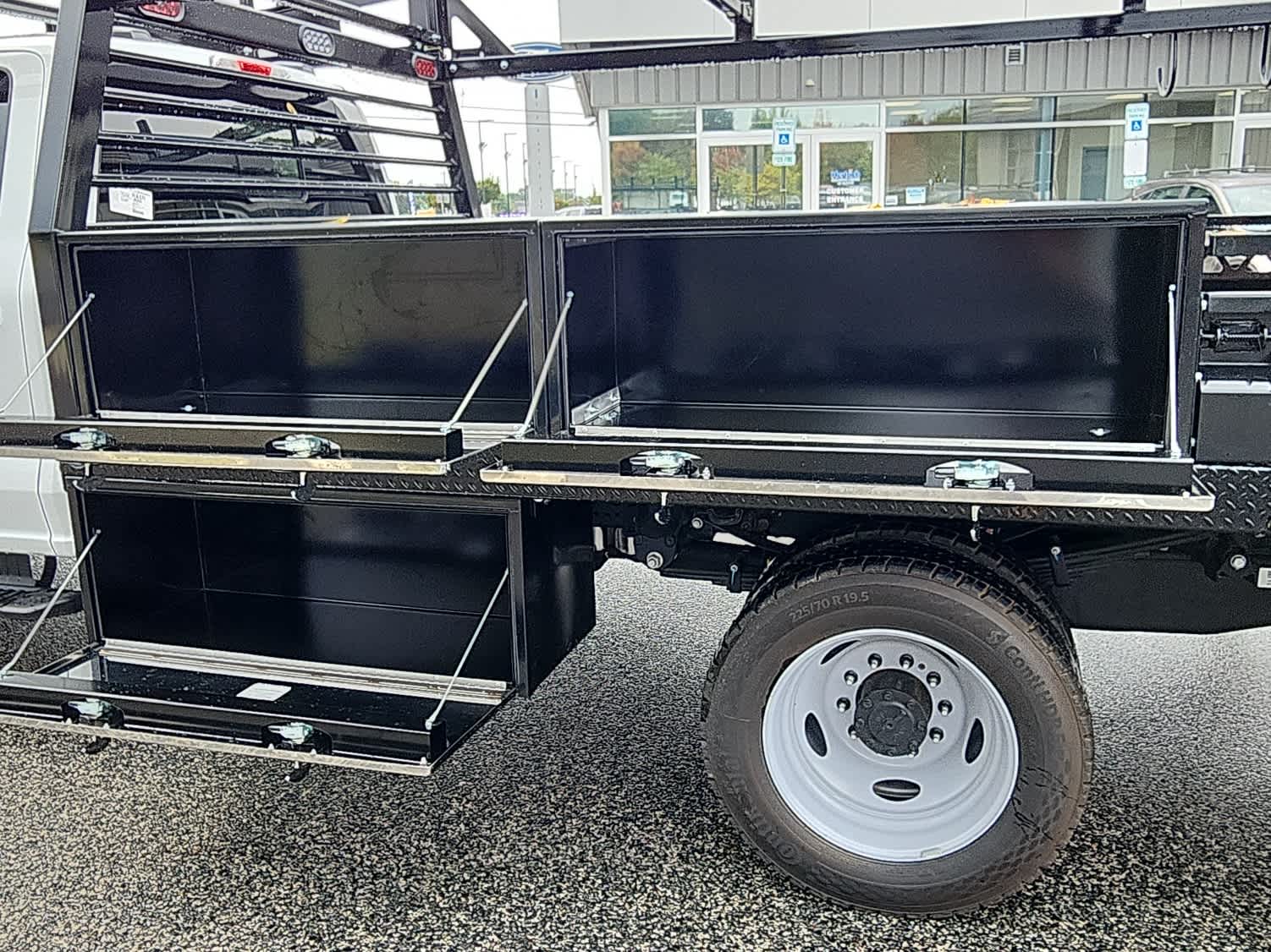 2025 Ford F-550 Super Duty Chassis Cab XL - Photo 18