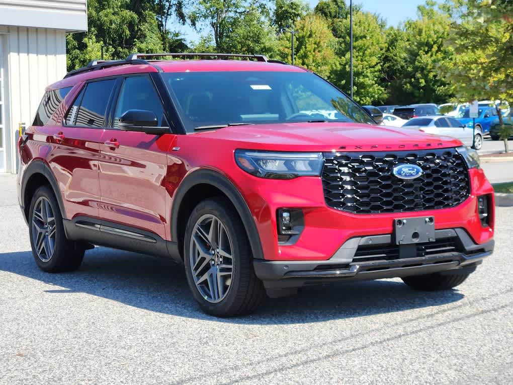 2025 Ford Explorer ST-Line photo 2
