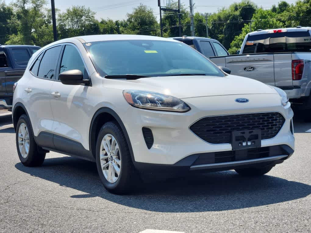 2022 Ford Escape SE photo 2