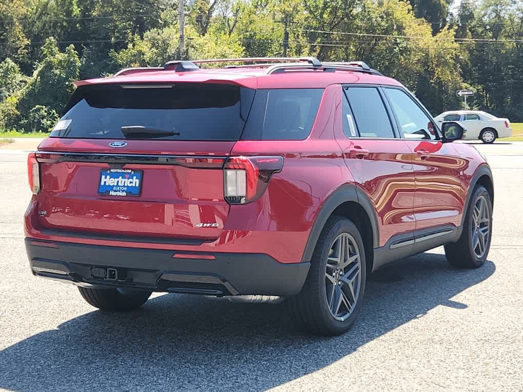 2025 Ford Explorer ST-Line photo 3