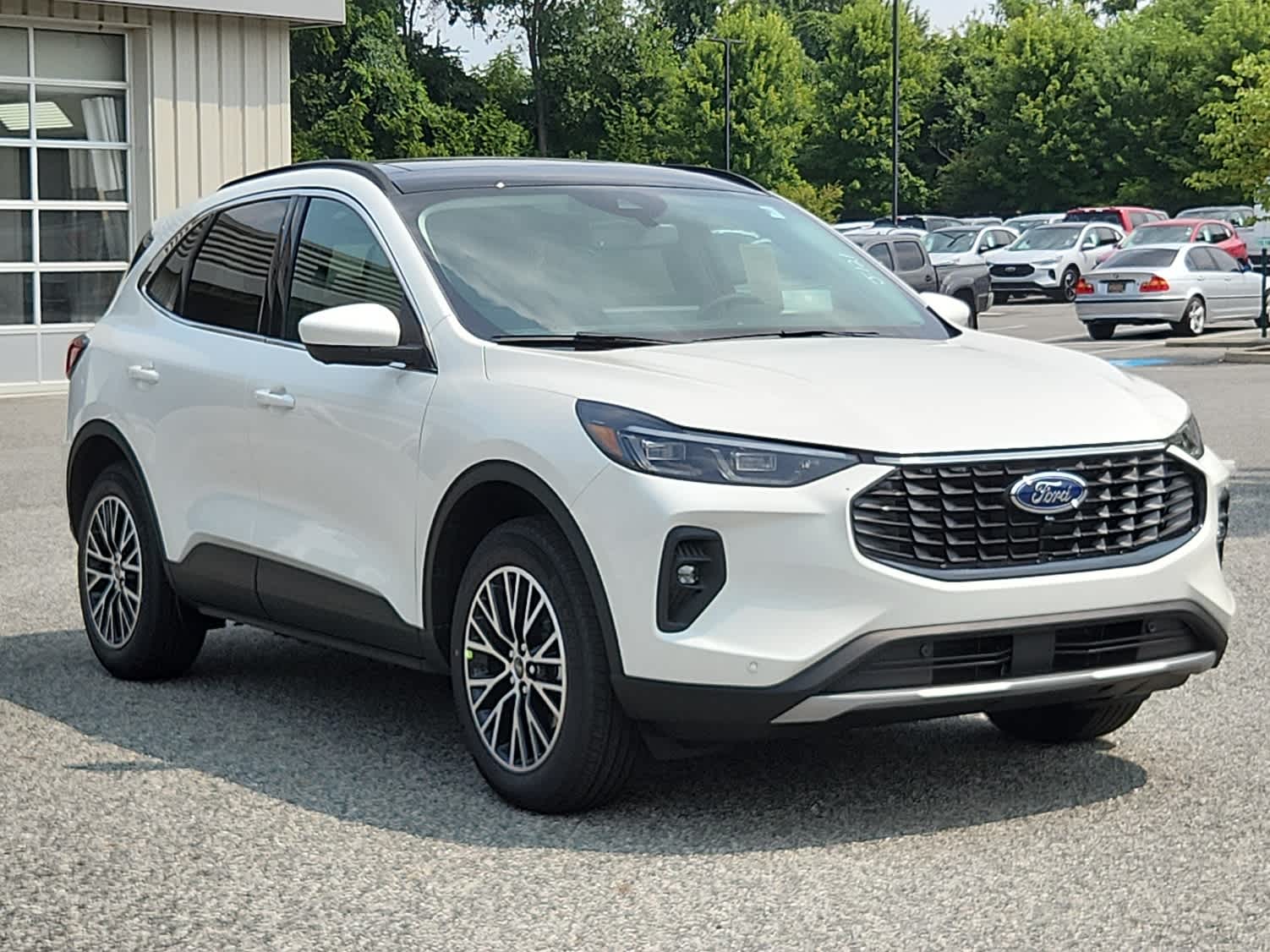 2025 Ford Escape Plug-In Hybrid photo 2