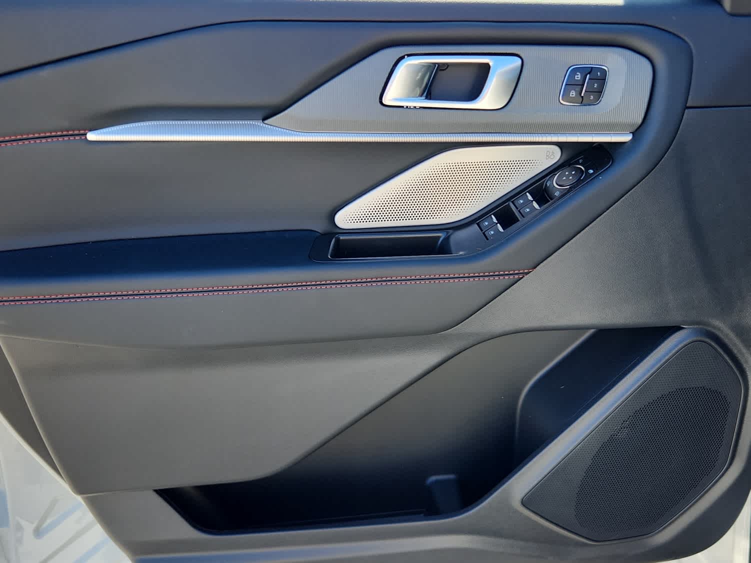2026 Ford Explorer ST - Photo 11