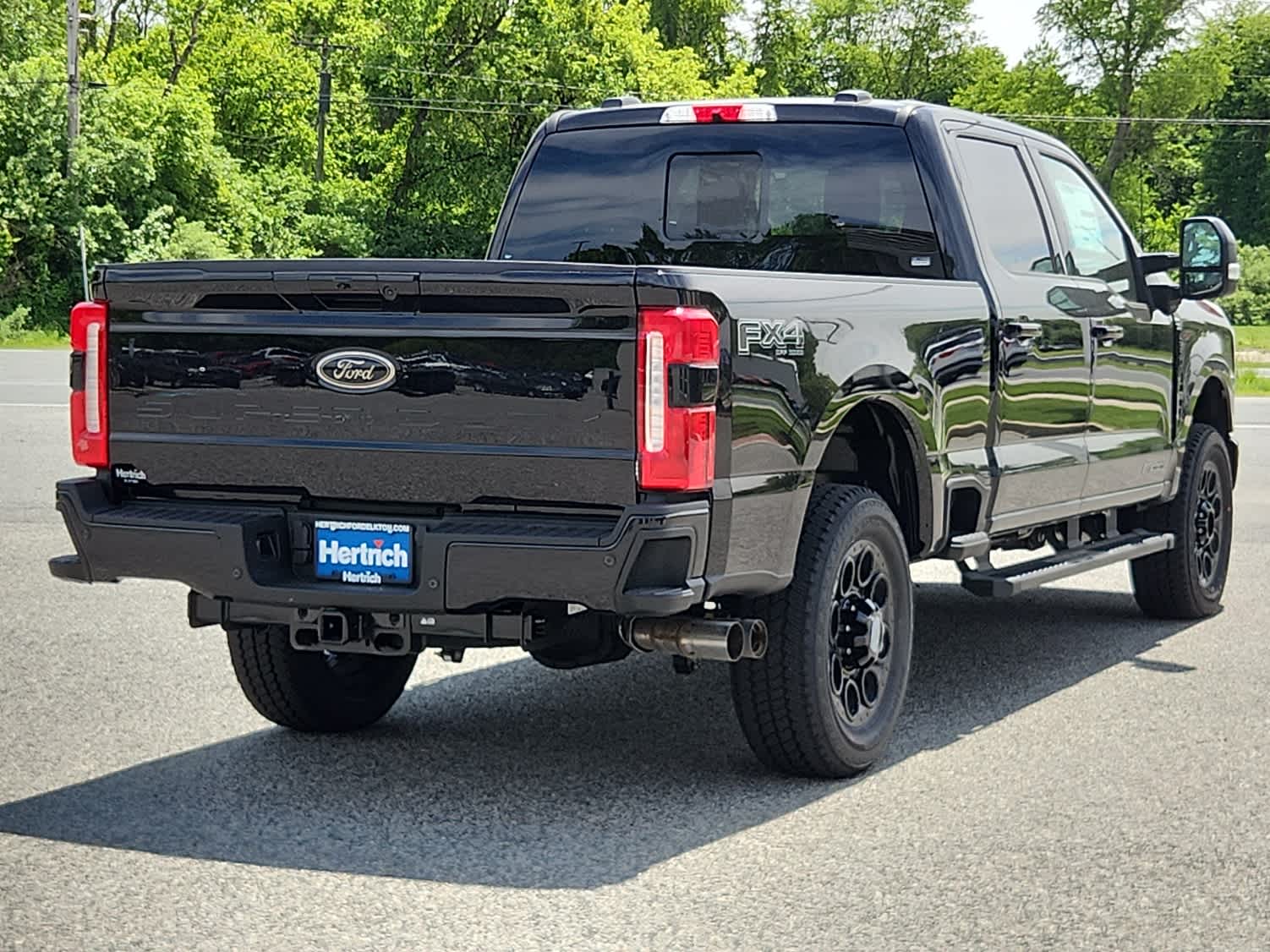 2025 Ford F-250 Lariat photo 3
