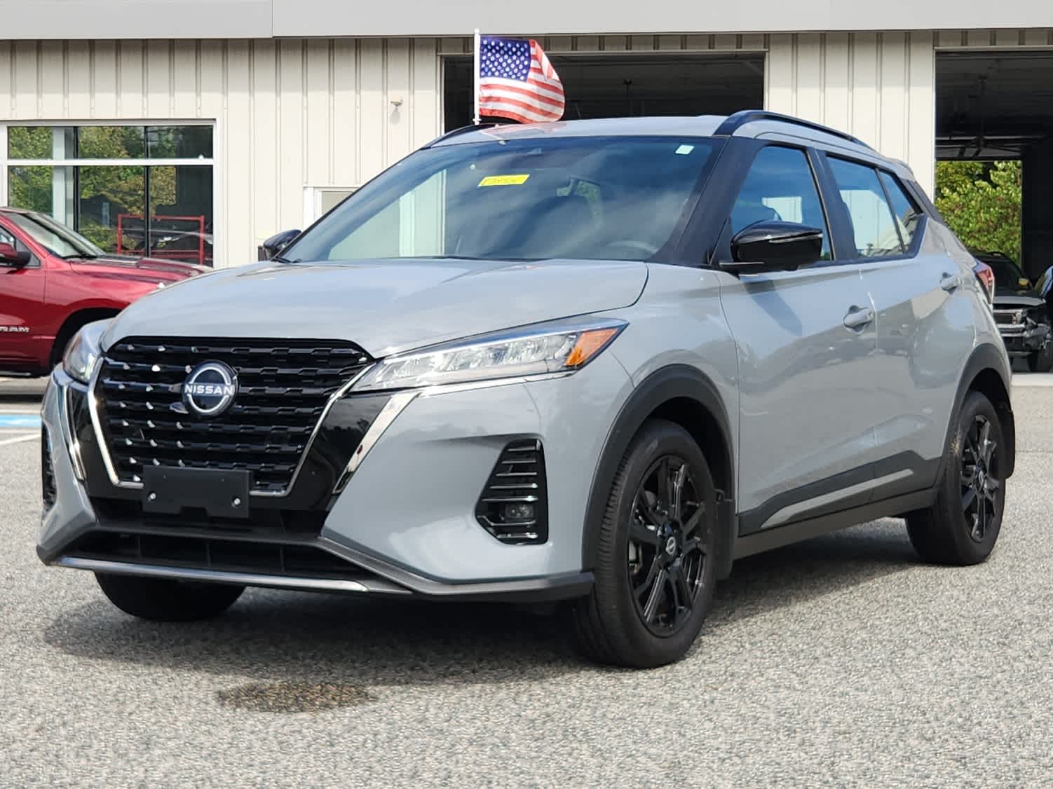 2023 Nissan Kicks SV photo 2