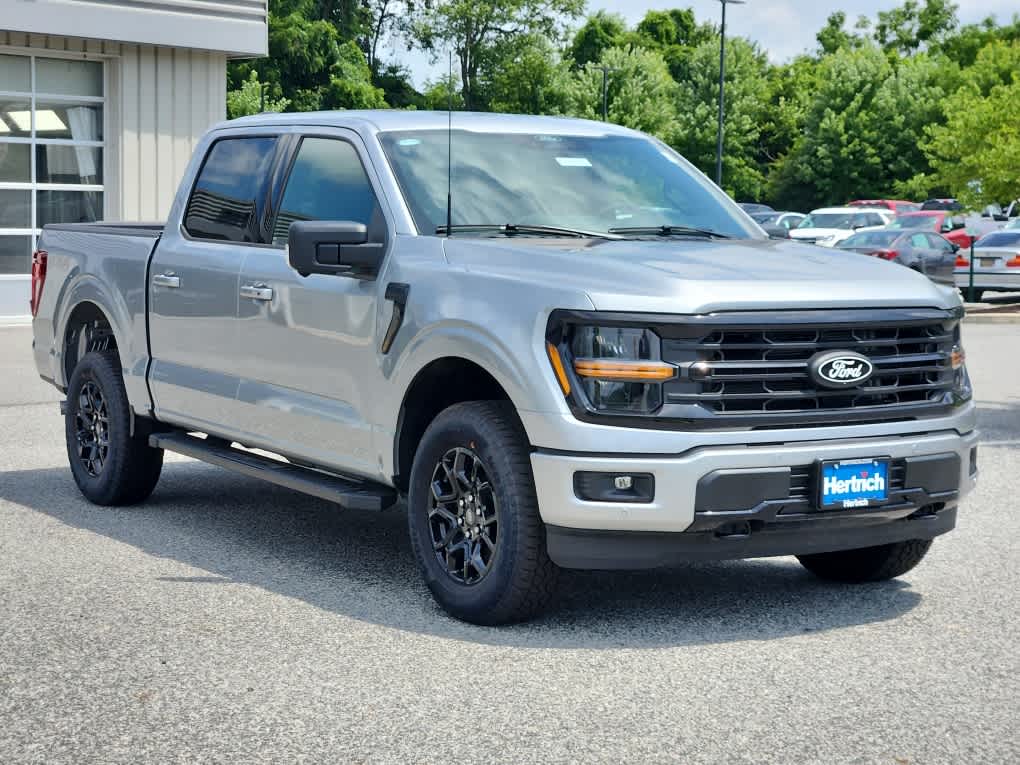 2025 Ford F-150 XLT photo 2