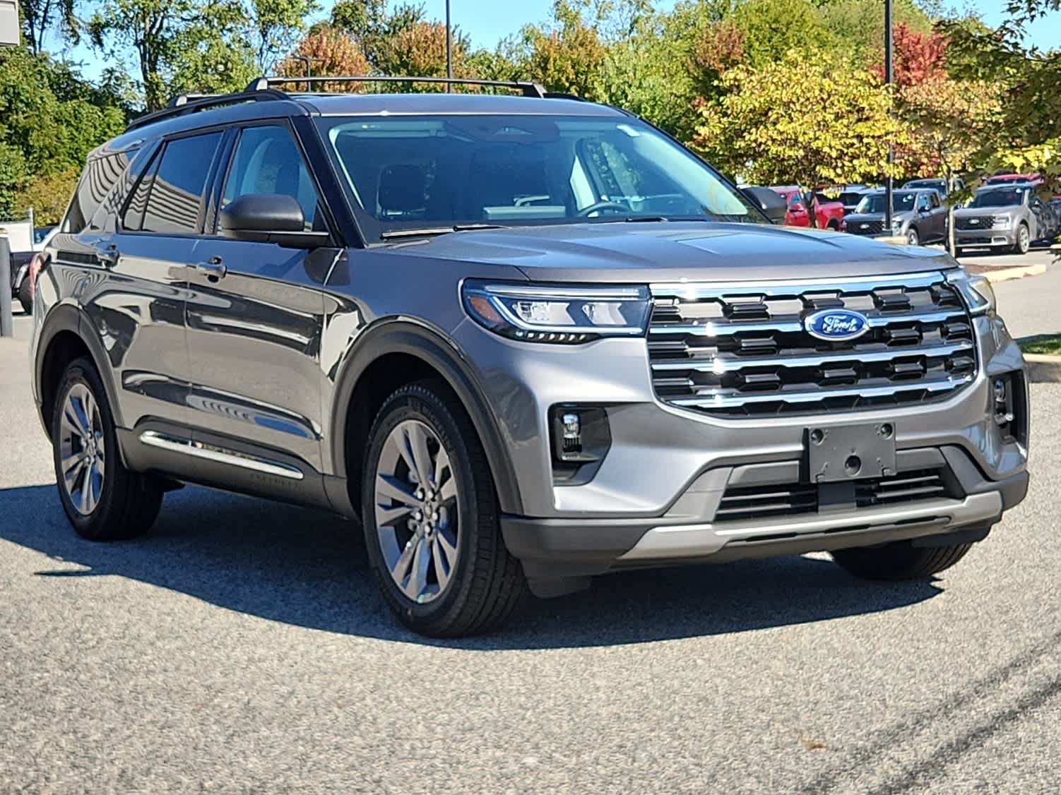 2025 Ford Explorer photo 2