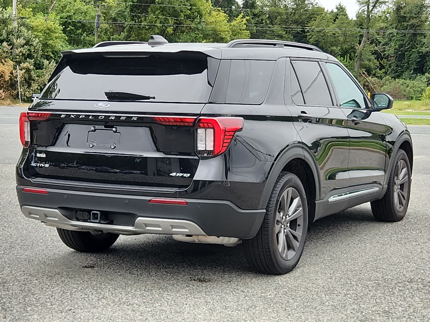 2025 Ford Explorer photo 3