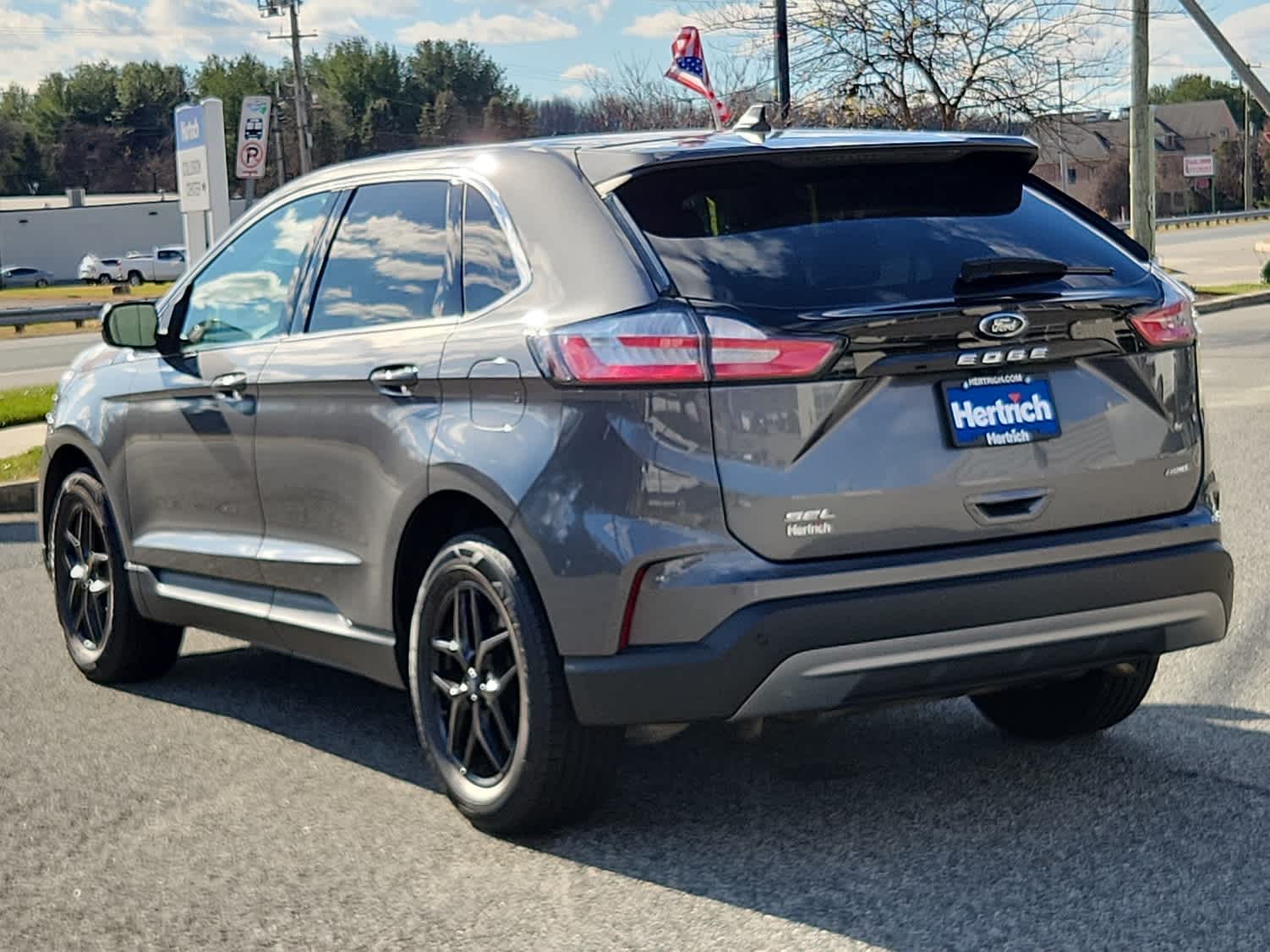 2022 Ford Edge SEL photo 4