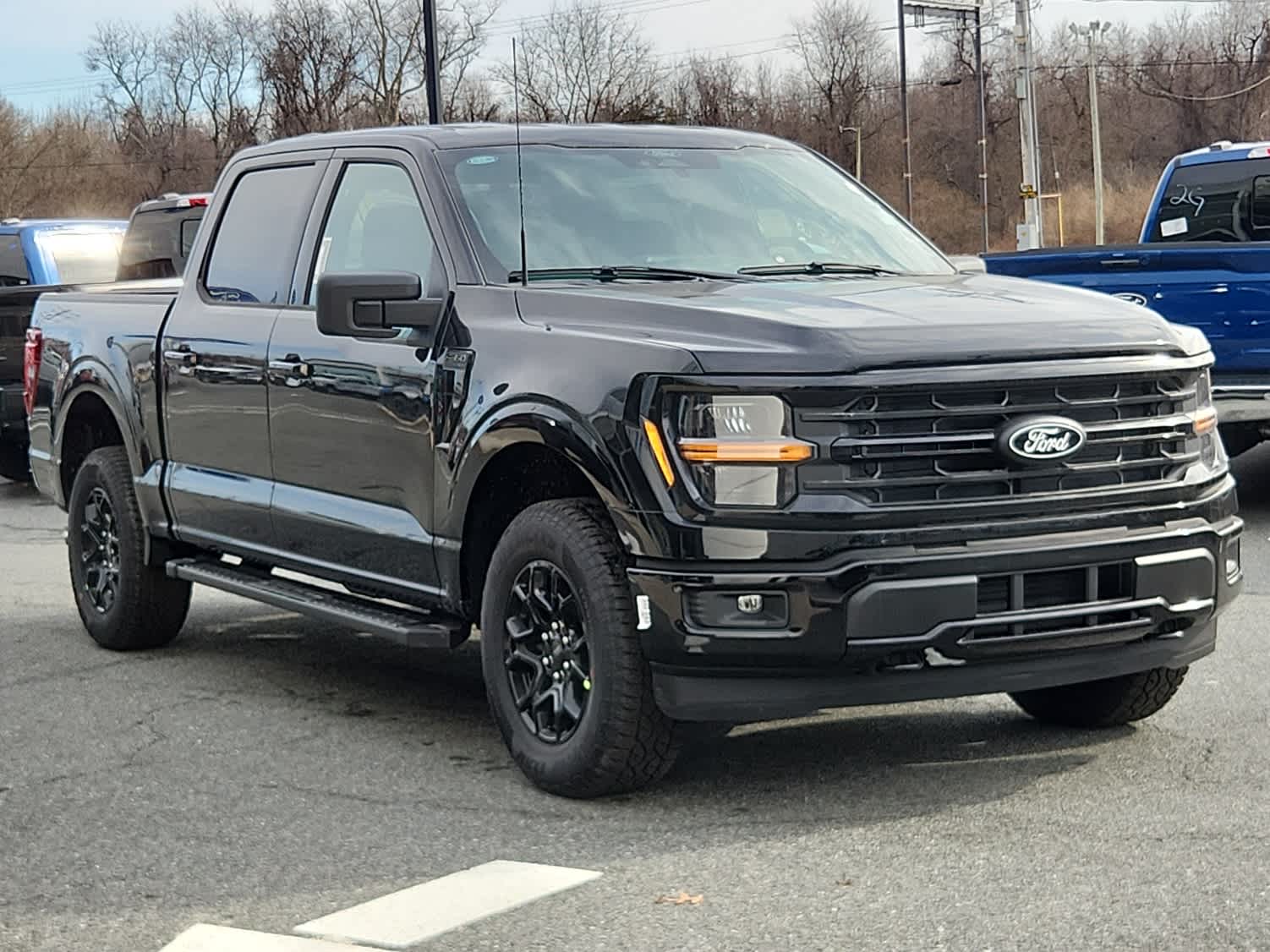 2025 Ford F-150 XLT photo 2