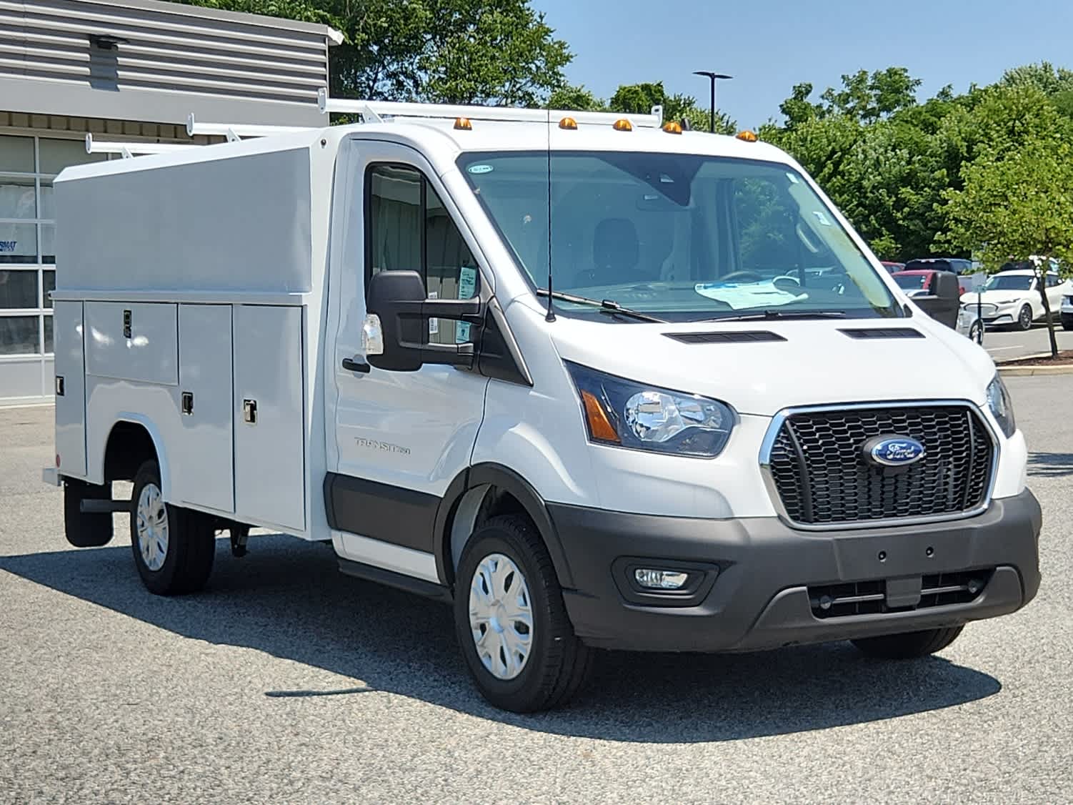 2025 Ford Transit Cutaway photo 2