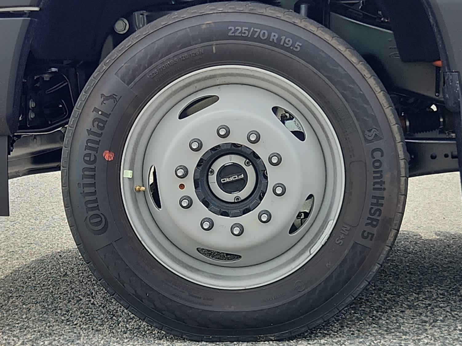 2025 Ford F-450 Super Duty Chassis Cab XL - Photo 6