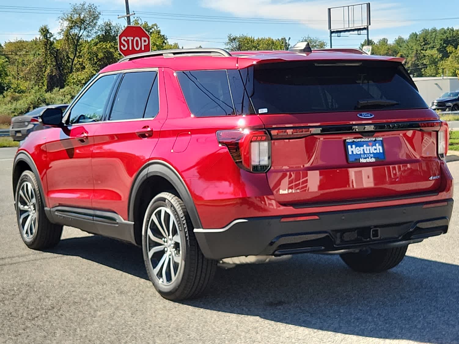 2025 Ford Explorer ST-Line photo 2