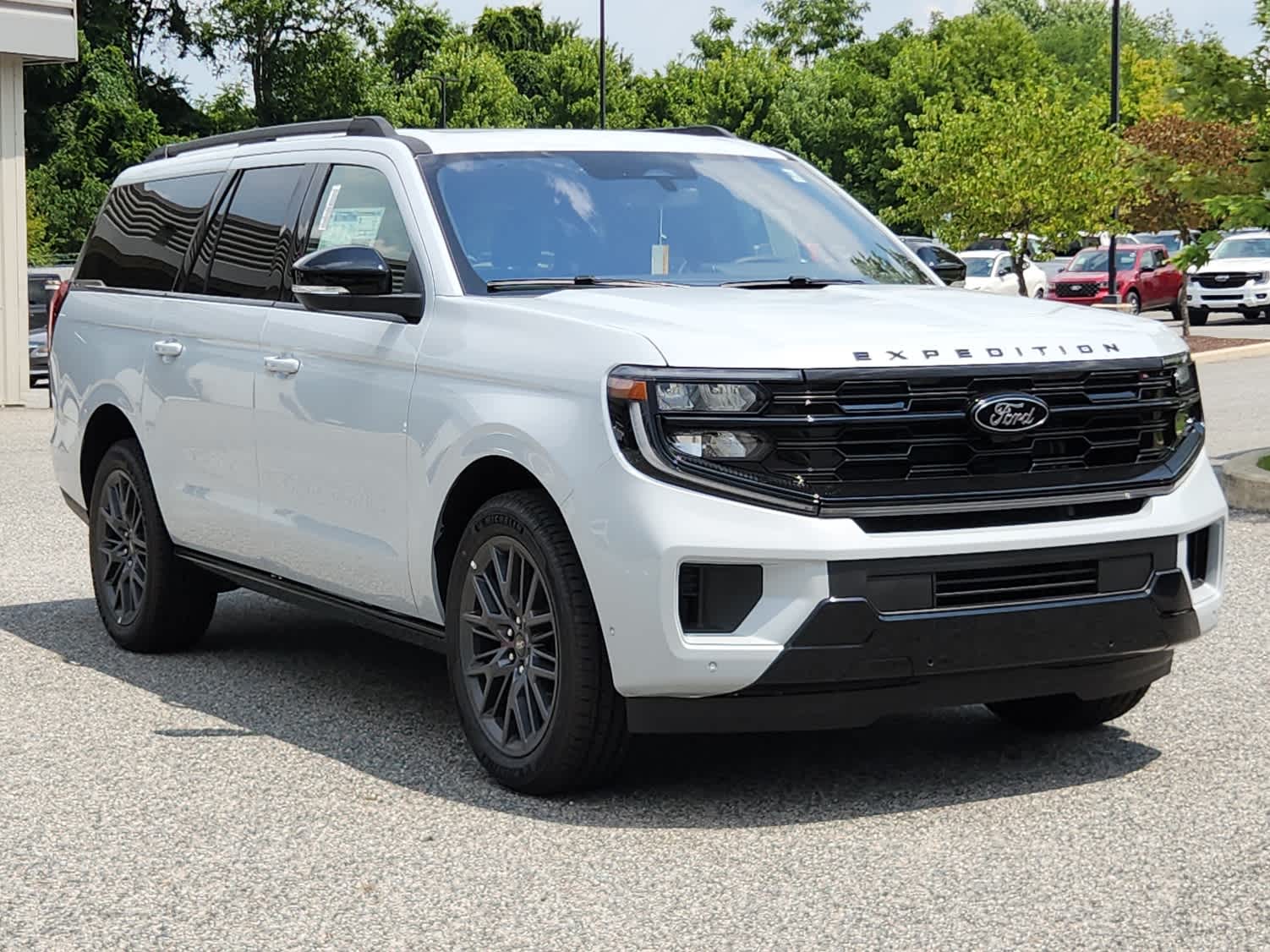 2025 Ford Expedition Platinum MAX photo 2