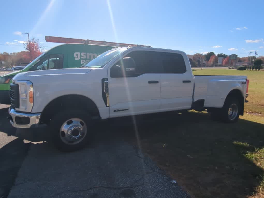 2023 Ford F-350 XL photo 2