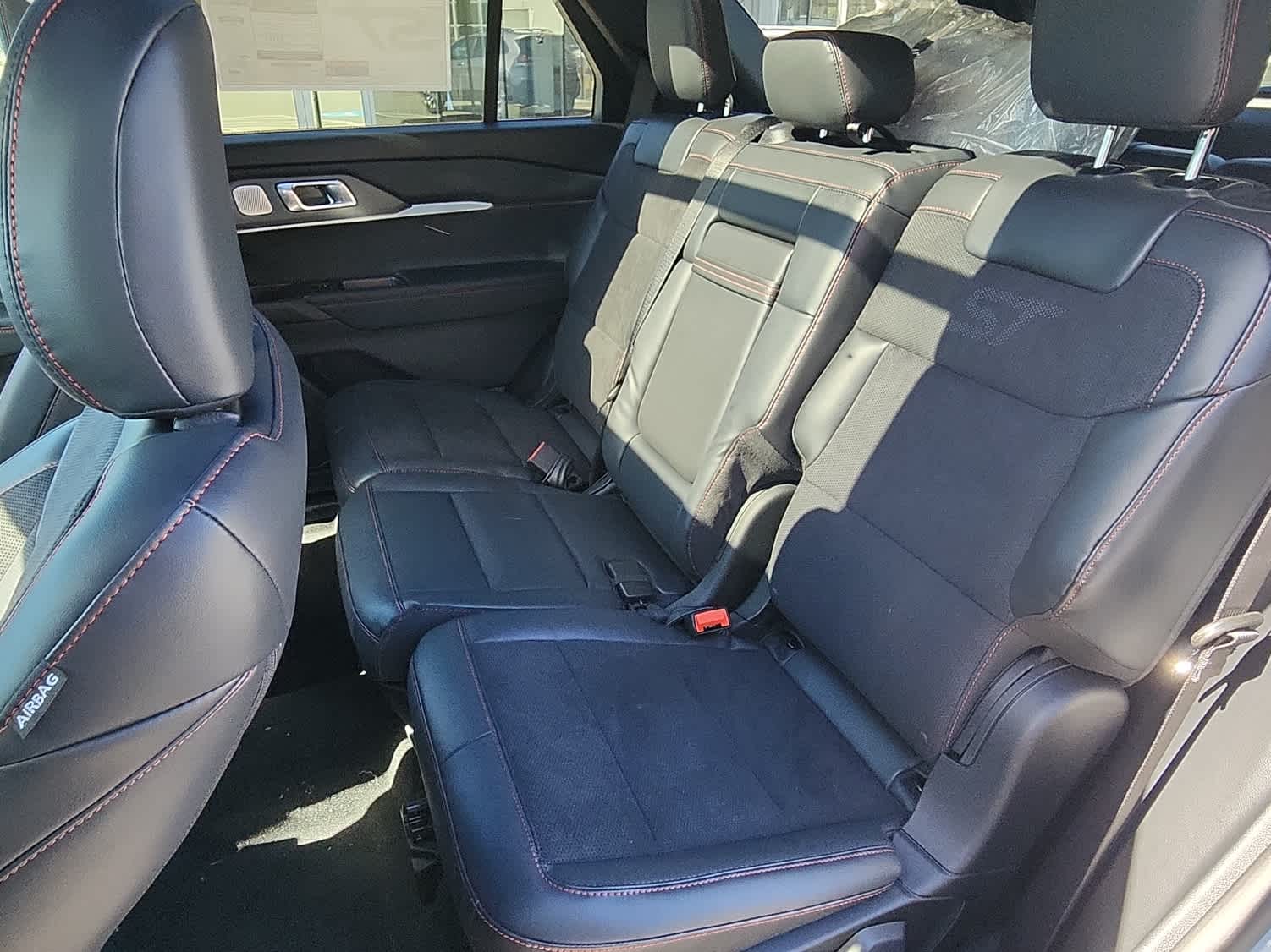 2026 Ford Explorer ST - Photo 8