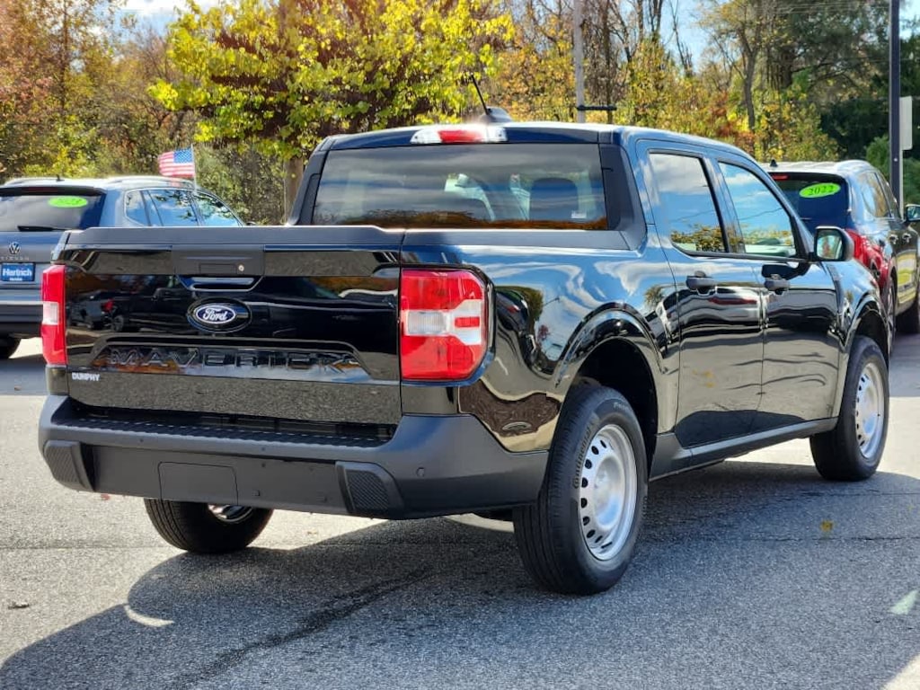 New 2025 Ford Maverick XL Truck SuperCrew