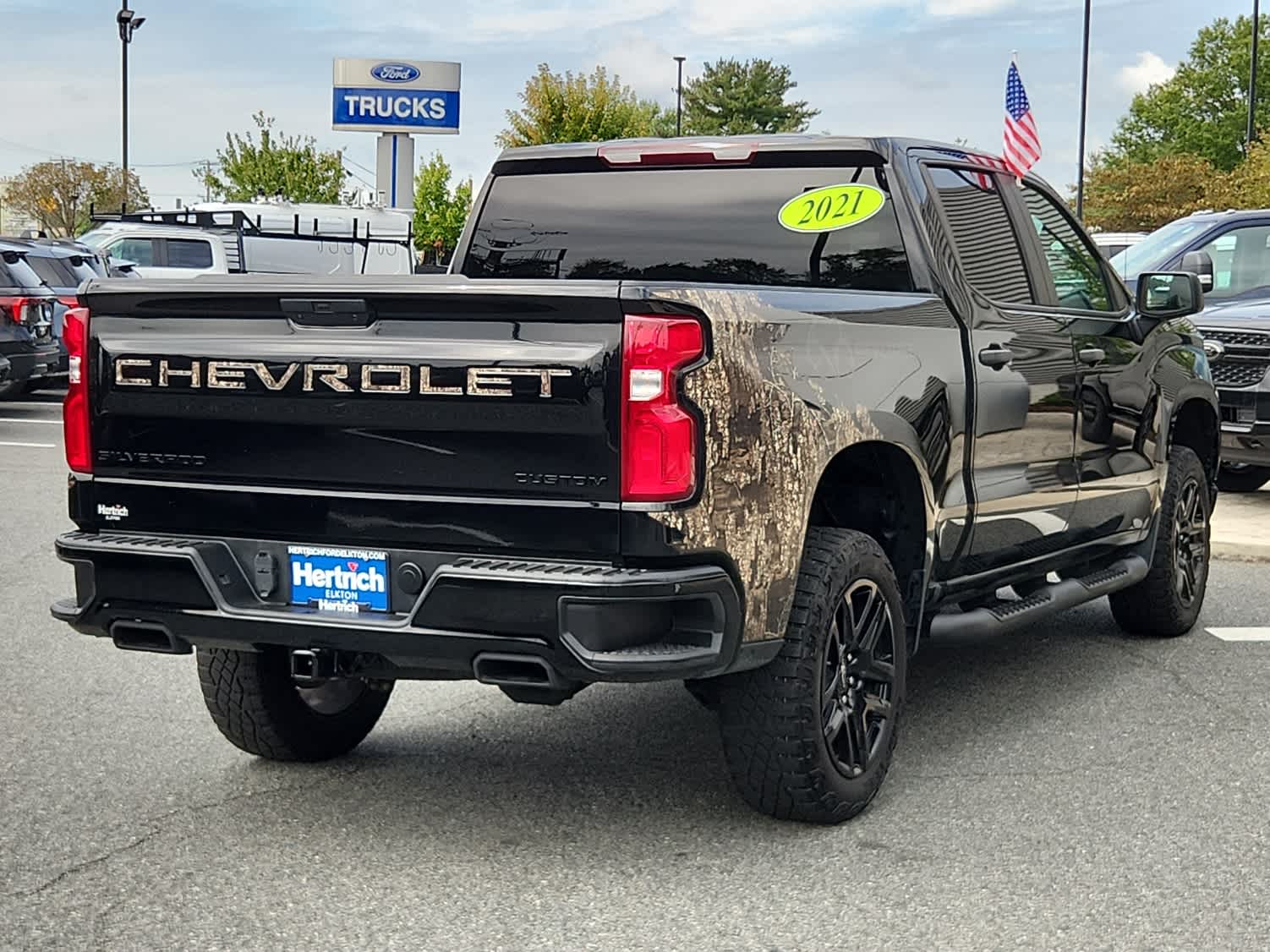 2021 Chevrolet Silverado 1500 Custom Trail Boss photo 2