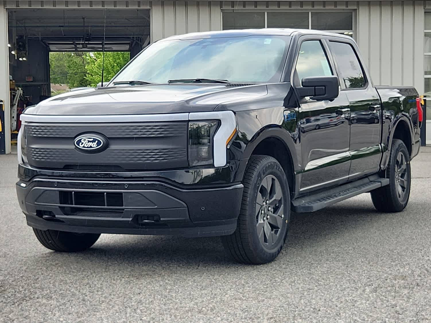 2025 Ford F-150 Lightning Flash's photo