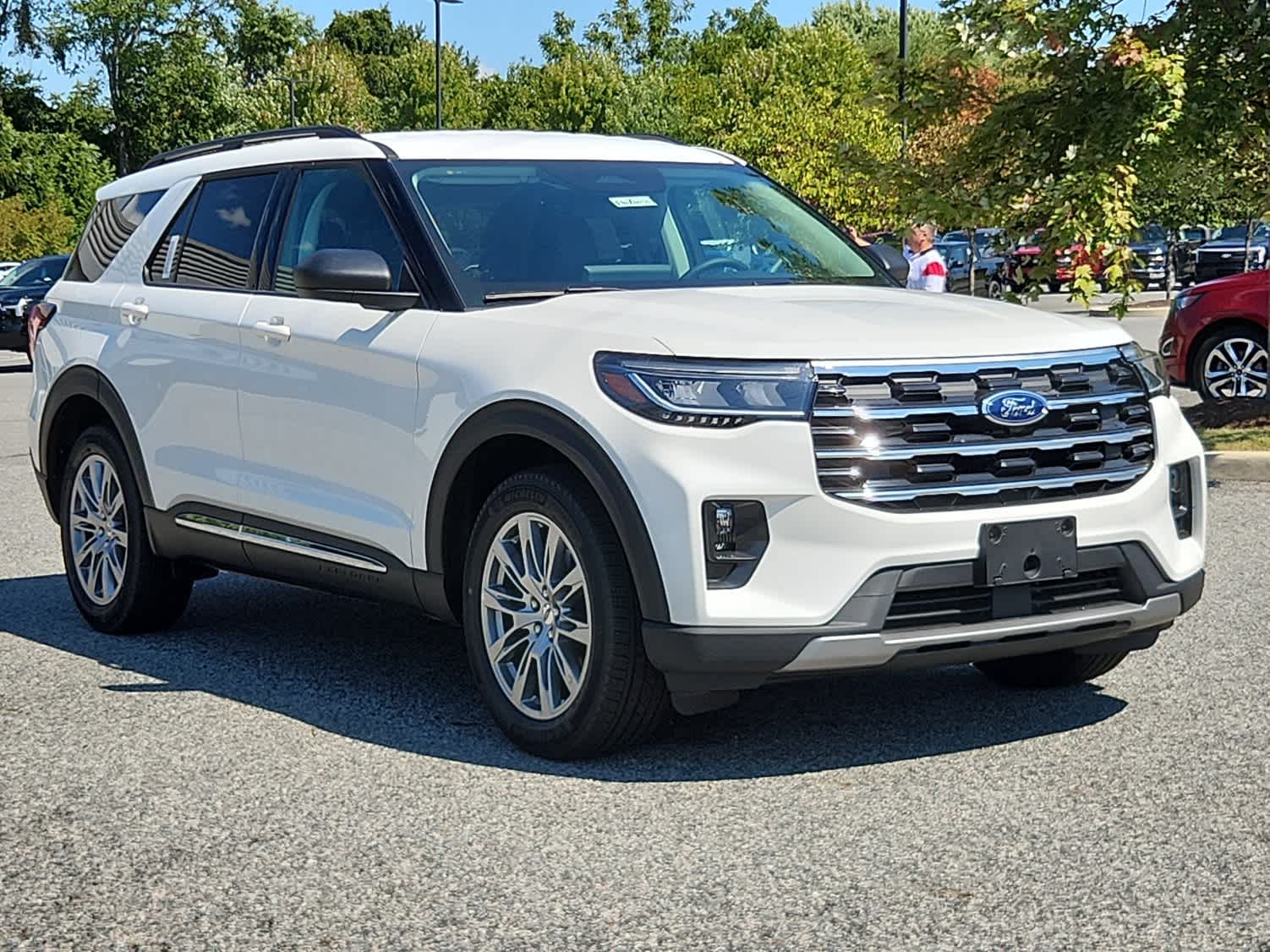 2025 Ford Explorer photo 2