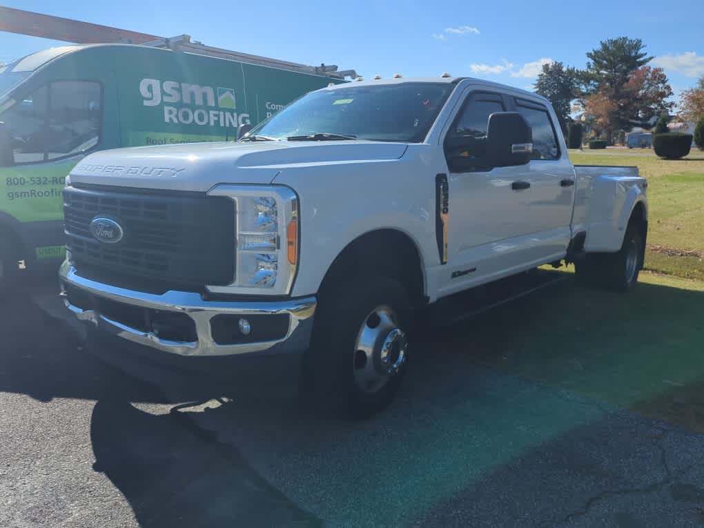 2023 Ford F-350 Super Duty XL's photo