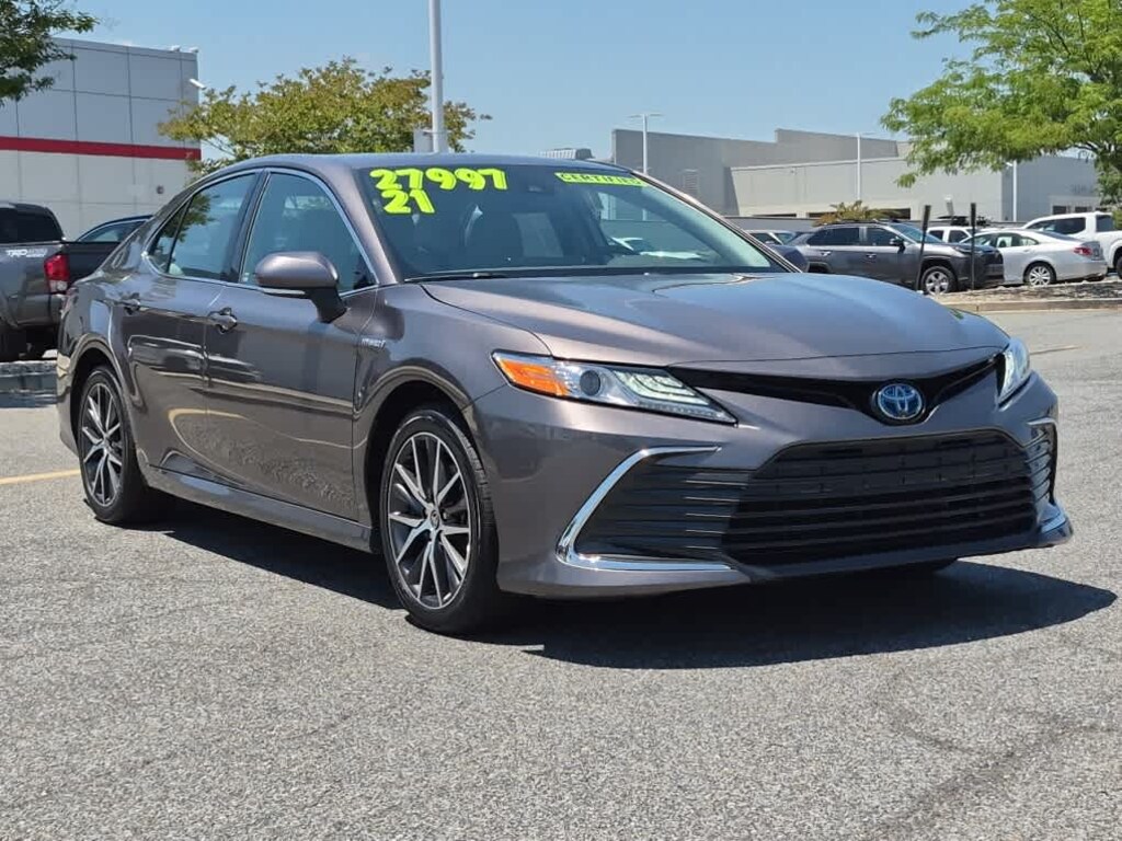 Used 2021 Toyota Camry Hybrid XLE Sedan
