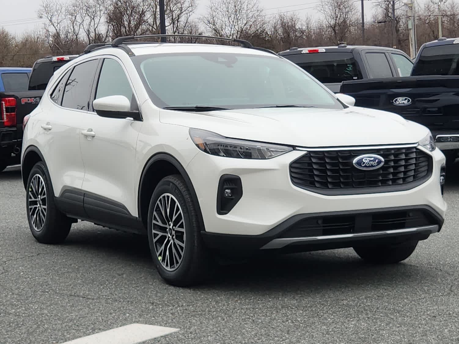 2025 Ford Escape Plug-In Hybrid photo 2