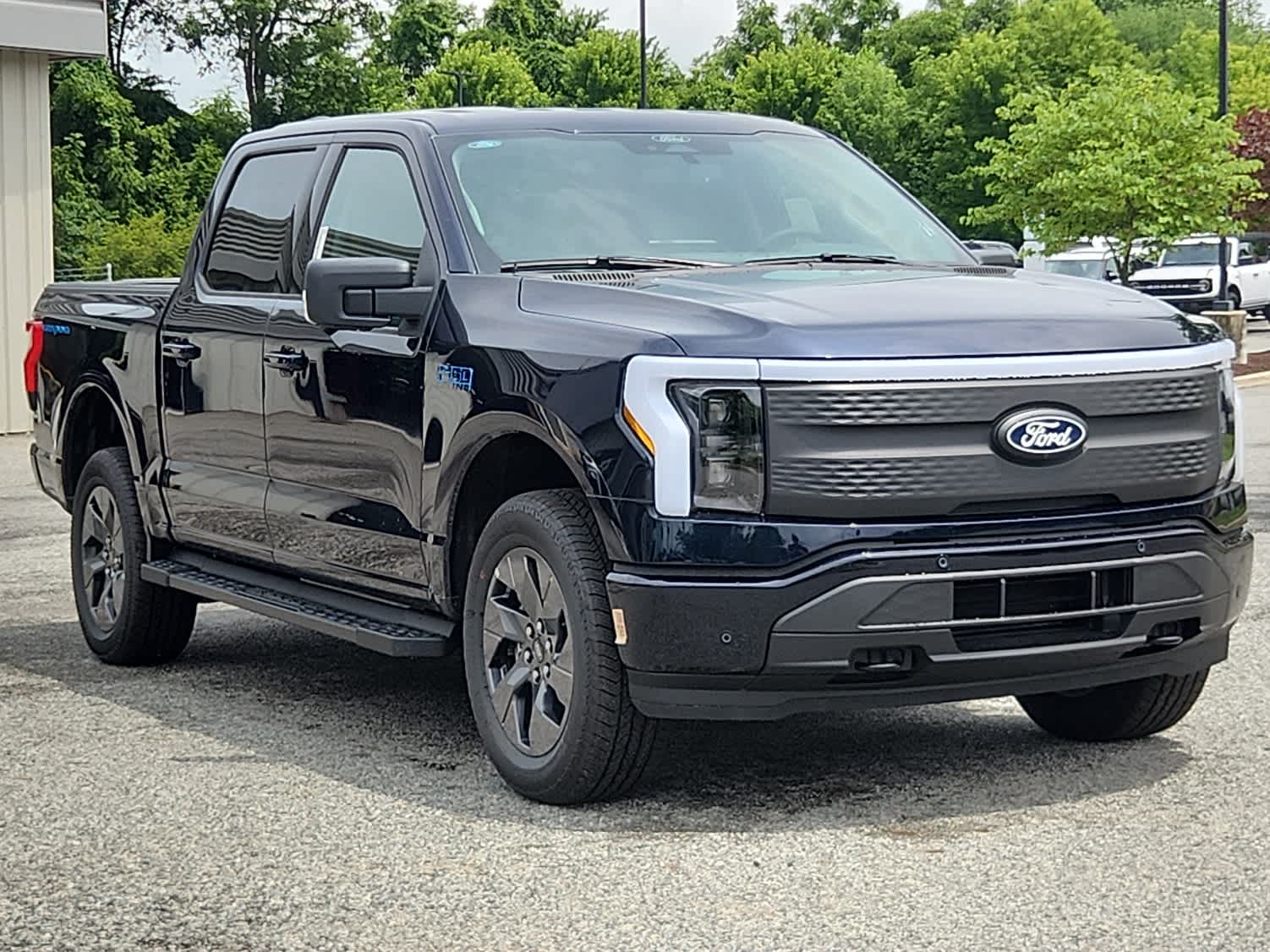 2025 Ford F-150 Lightning photo 2