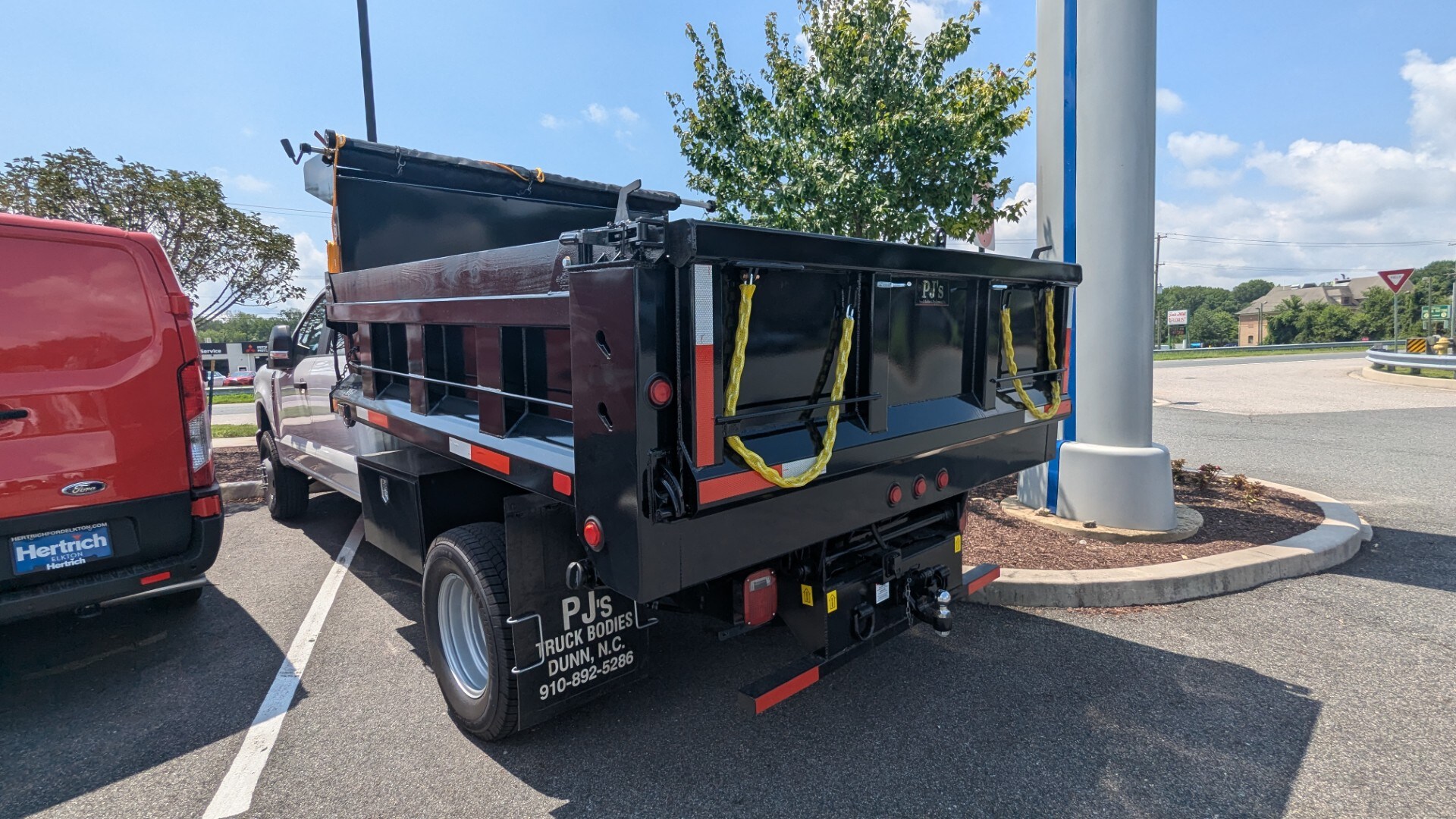 2025 Ford F-350 XL photo 2