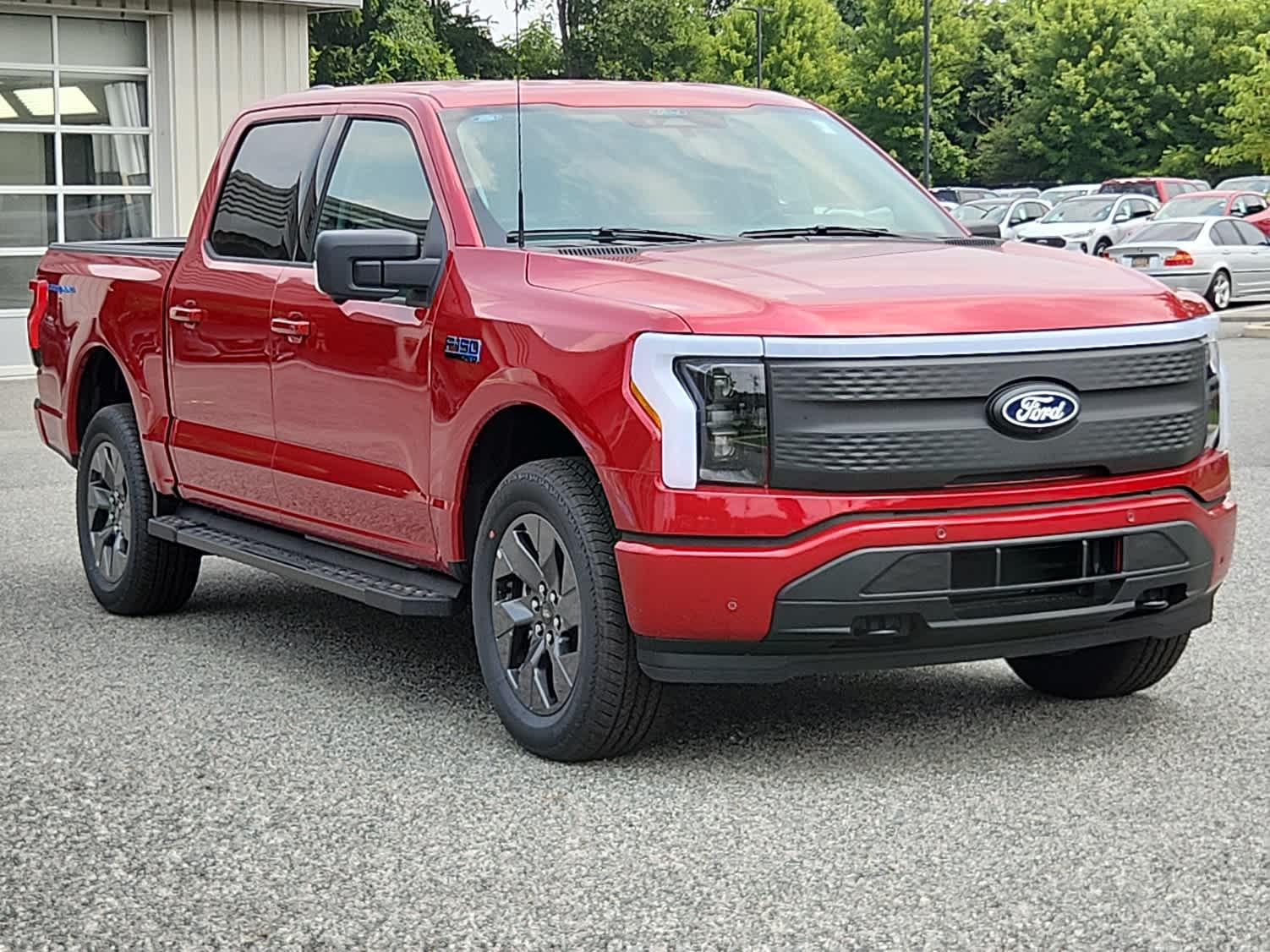 2025 Ford F-150 Lightning photo 2