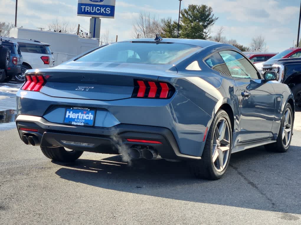 2025 Ford Mustang GT Premium photo 3